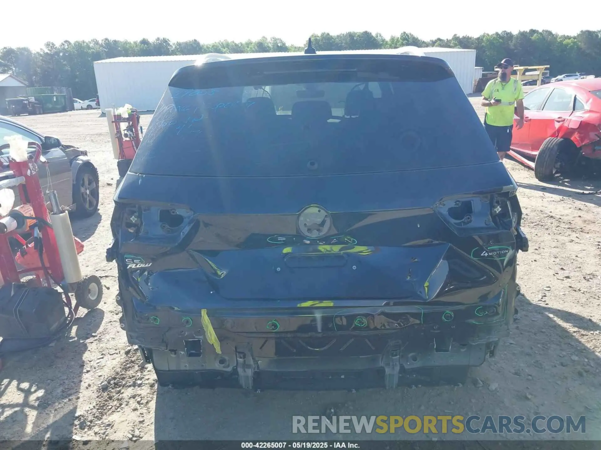 17 Photograph of a damaged car 3VVMB7AX9RM125851 VOLKSWAGEN TIGUAN 2024