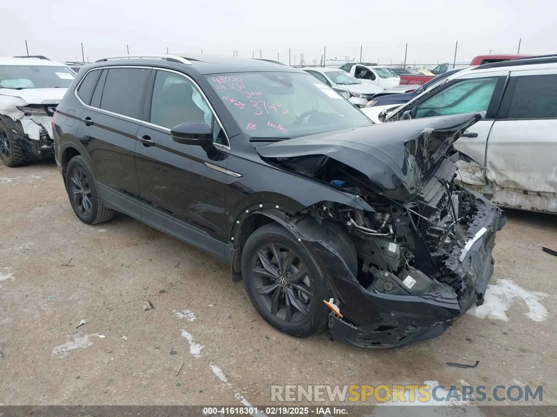 1 Photograph of a damaged car 3VVNB7AX0RM033743 VOLKSWAGEN TIGUAN 2024