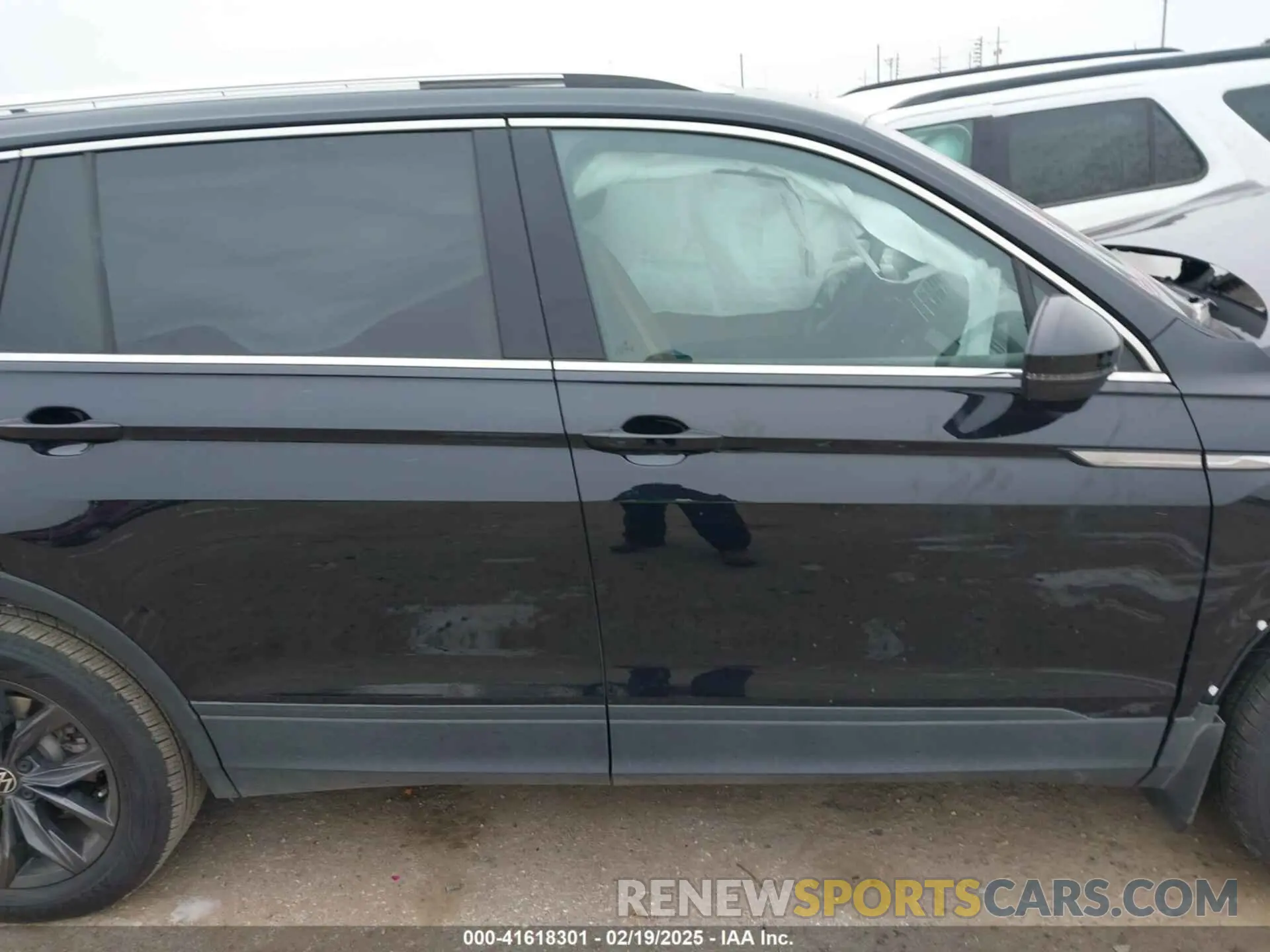 13 Photograph of a damaged car 3VVNB7AX0RM033743 VOLKSWAGEN TIGUAN 2024