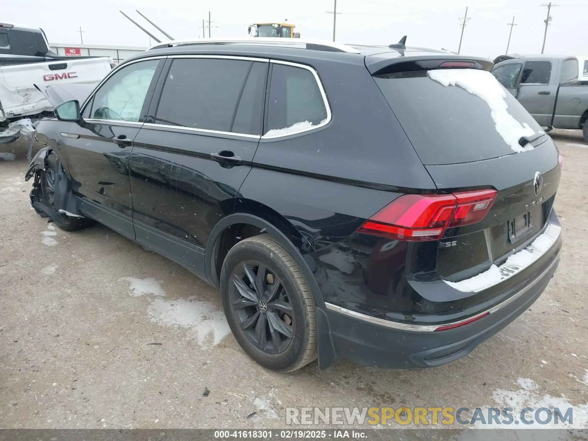 3 Photograph of a damaged car 3VVNB7AX0RM033743 VOLKSWAGEN TIGUAN 2024