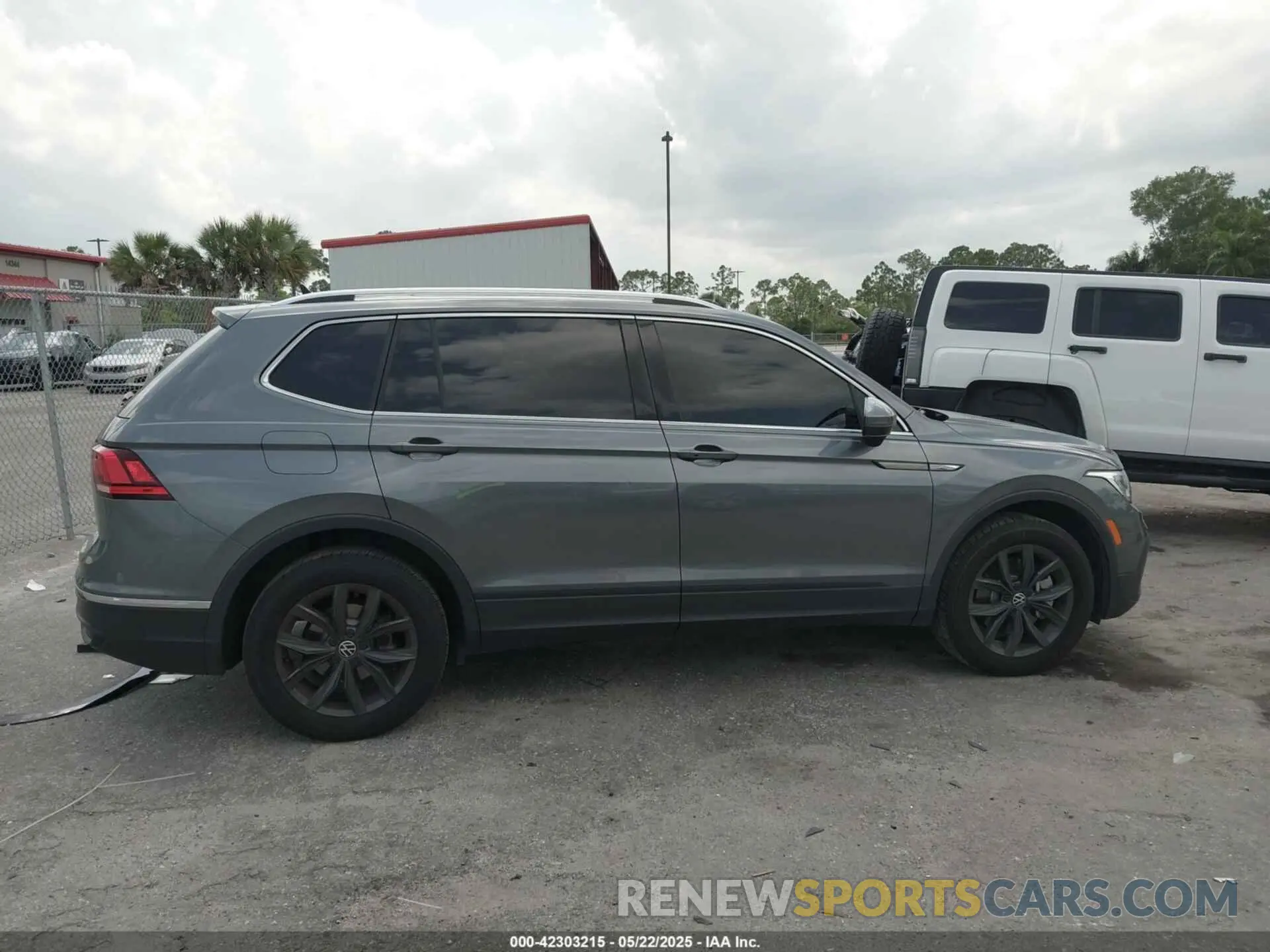 13 Photograph of a damaged car 3VVNB7AX4RM138429 VOLKSWAGEN TIGUAN 2024