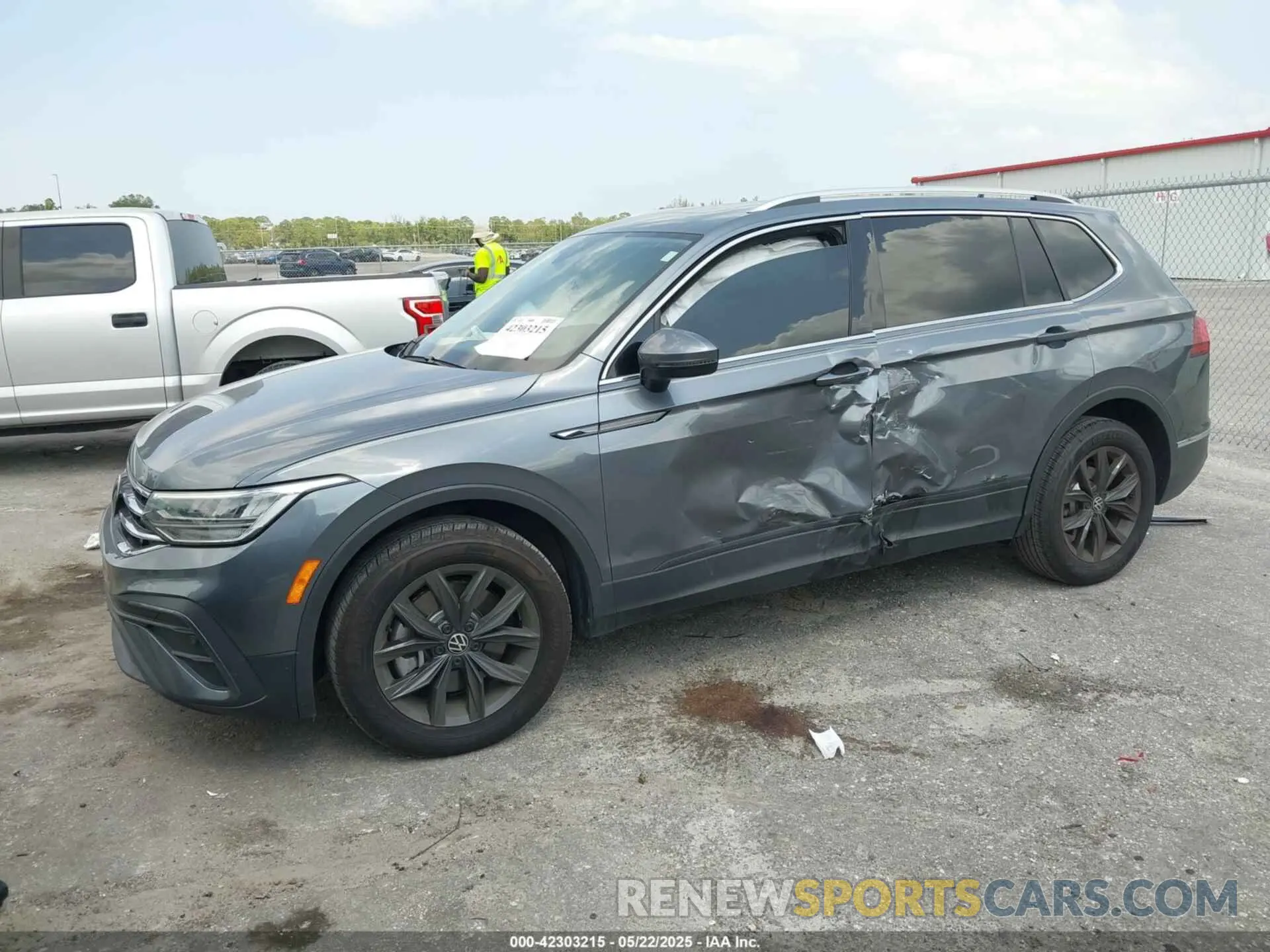 2 Photograph of a damaged car 3VVNB7AX4RM138429 VOLKSWAGEN TIGUAN 2024