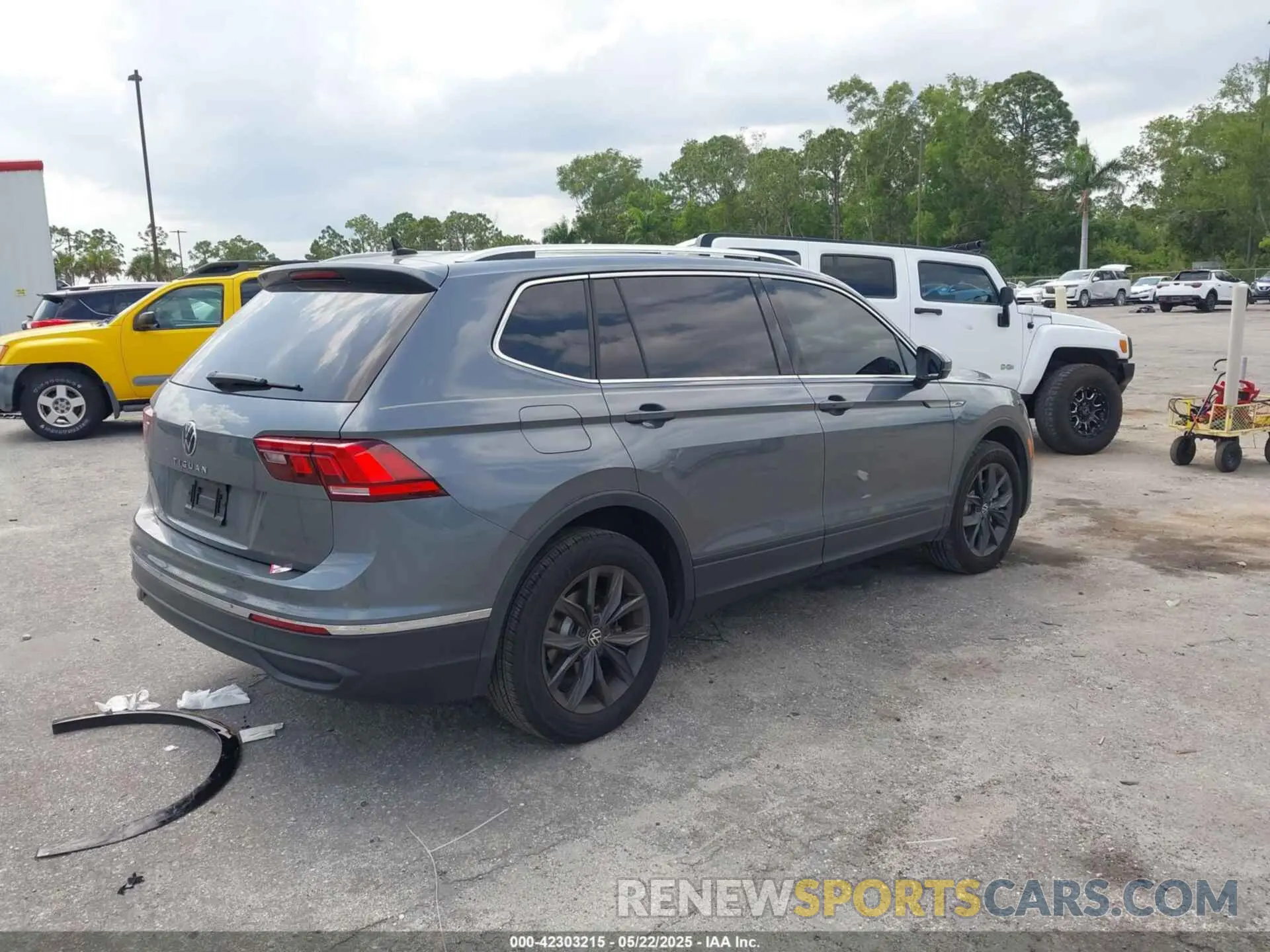 4 Photograph of a damaged car 3VVNB7AX4RM138429 VOLKSWAGEN TIGUAN 2024