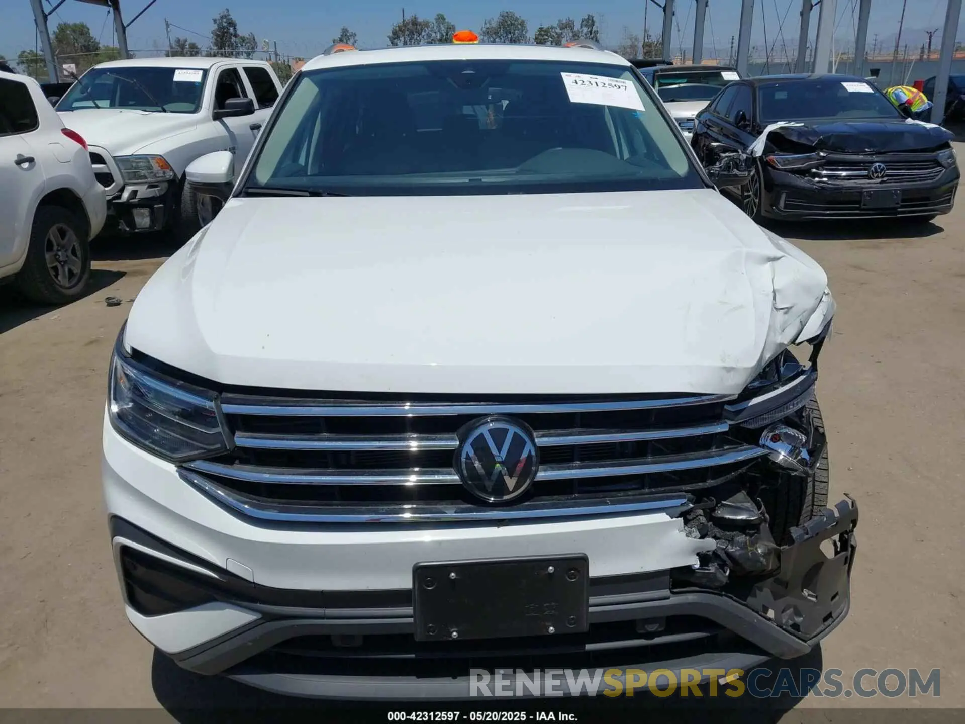 12 Photograph of a damaged car 3VVNB7AX4RM198923 VOLKSWAGEN TIGUAN 2024