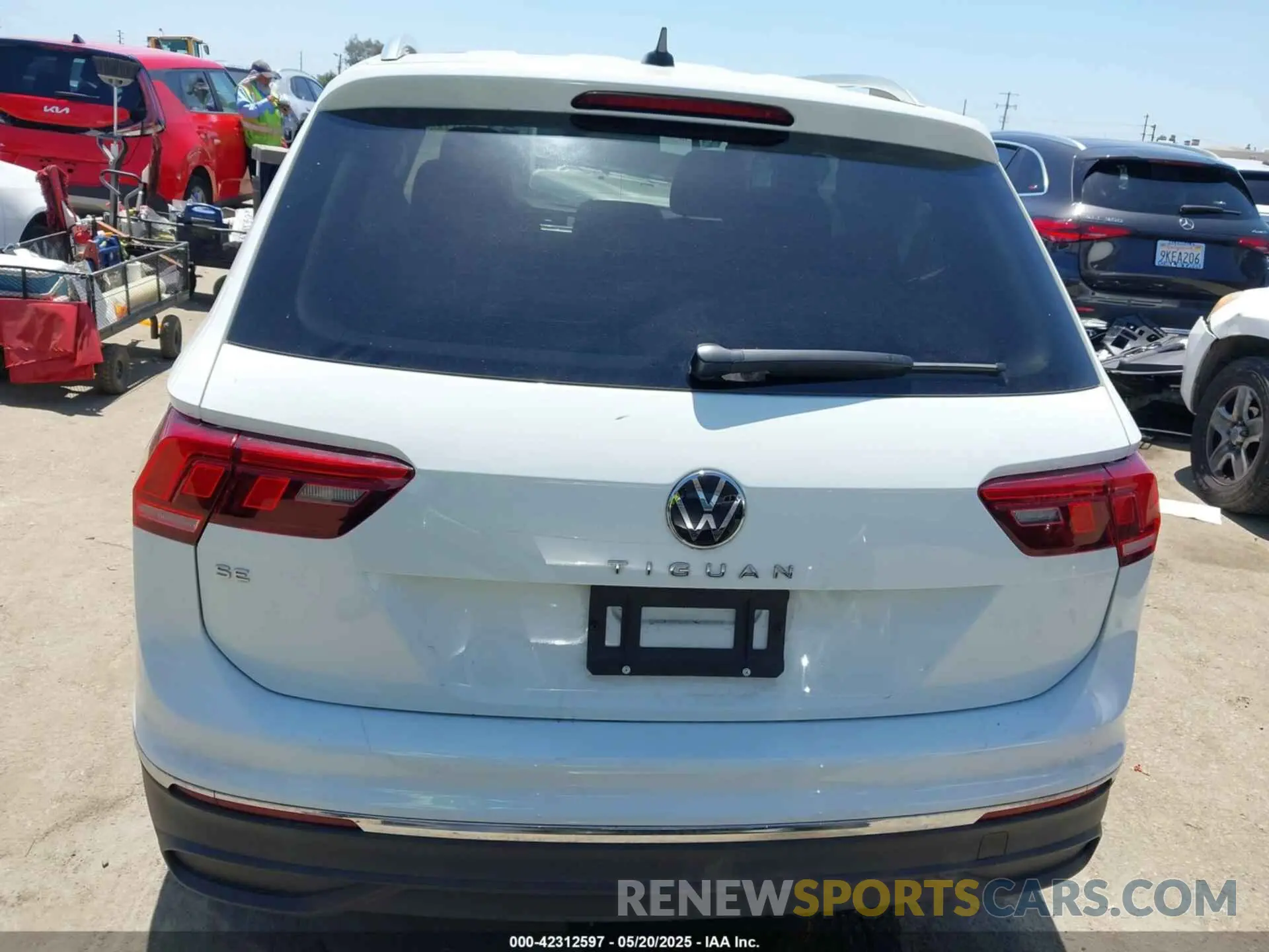 16 Photograph of a damaged car 3VVNB7AX4RM198923 VOLKSWAGEN TIGUAN 2024