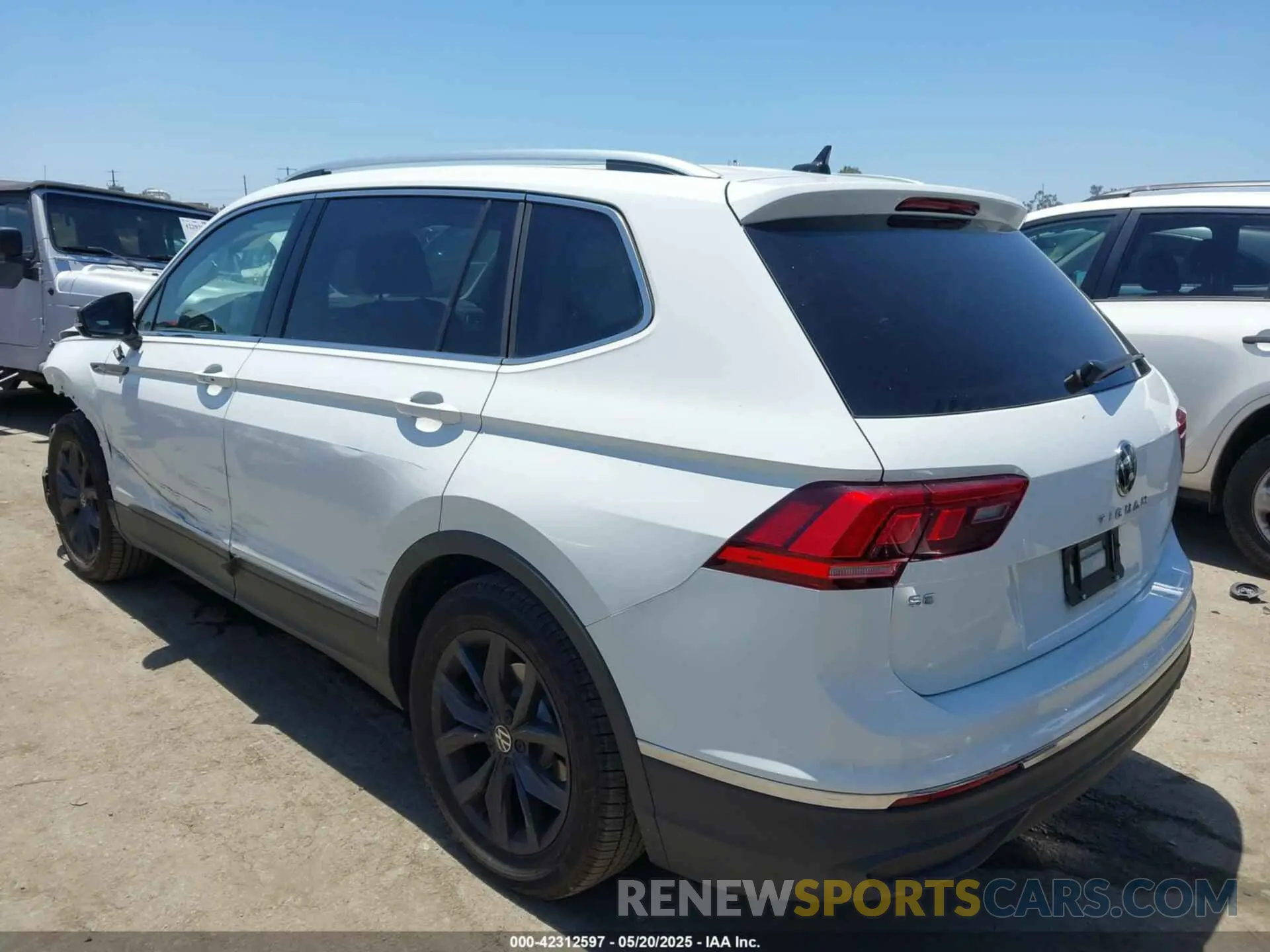 3 Photograph of a damaged car 3VVNB7AX4RM198923 VOLKSWAGEN TIGUAN 2024
