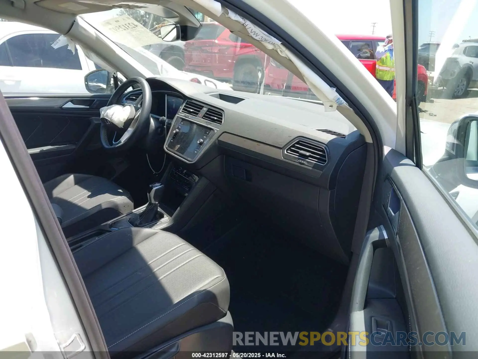 5 Photograph of a damaged car 3VVNB7AX4RM198923 VOLKSWAGEN TIGUAN 2024
