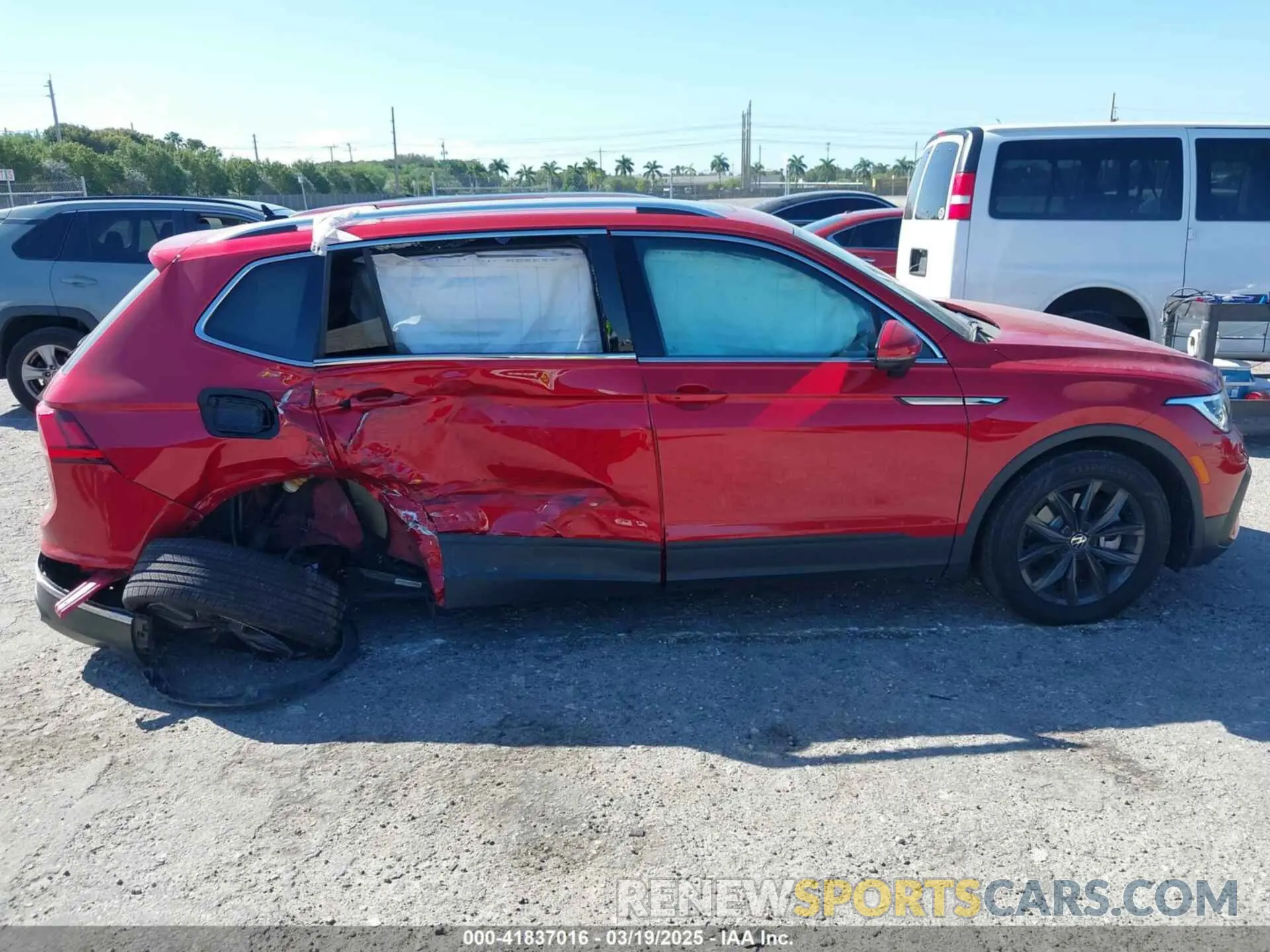 13 Photograph of a damaged car 3VVNB7AX5RM061571 VOLKSWAGEN TIGUAN 2024
