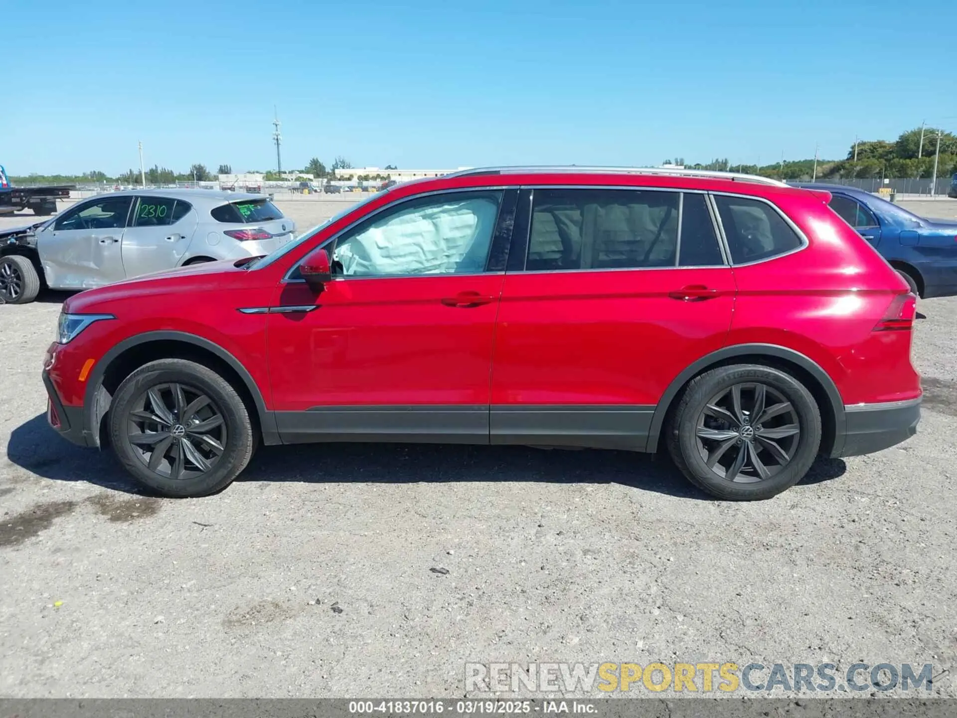14 Photograph of a damaged car 3VVNB7AX5RM061571 VOLKSWAGEN TIGUAN 2024