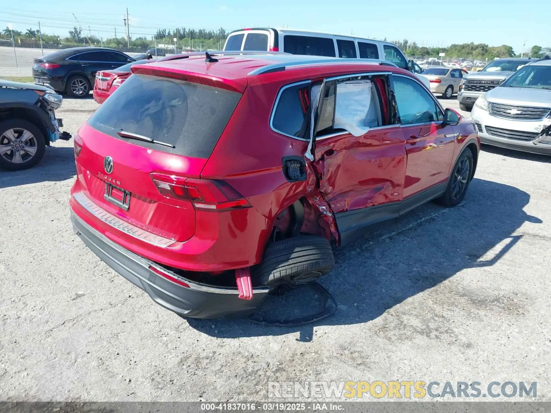 4 Photograph of a damaged car 3VVNB7AX5RM061571 VOLKSWAGEN TIGUAN 2024
