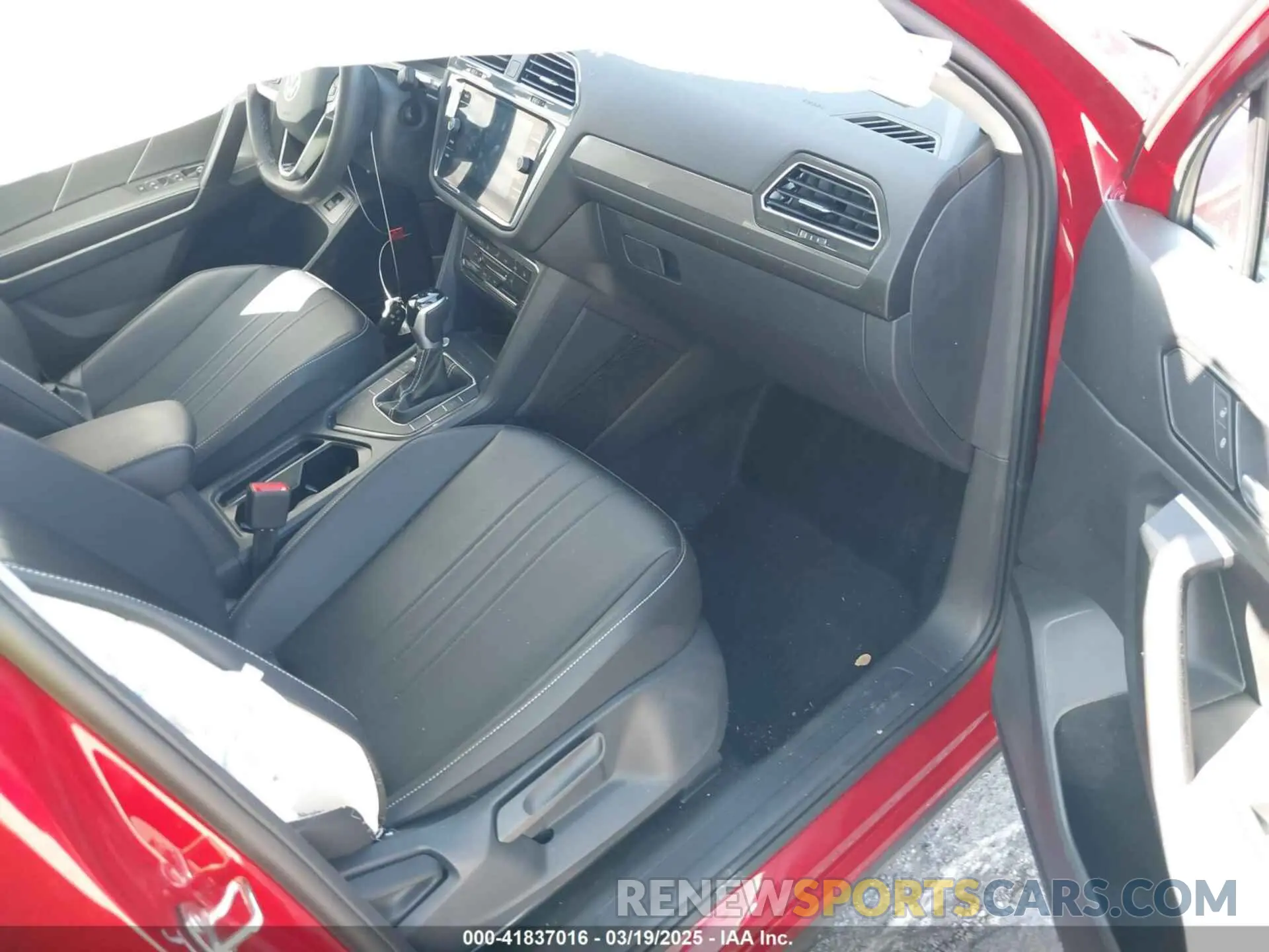 5 Photograph of a damaged car 3VVNB7AX5RM061571 VOLKSWAGEN TIGUAN 2024