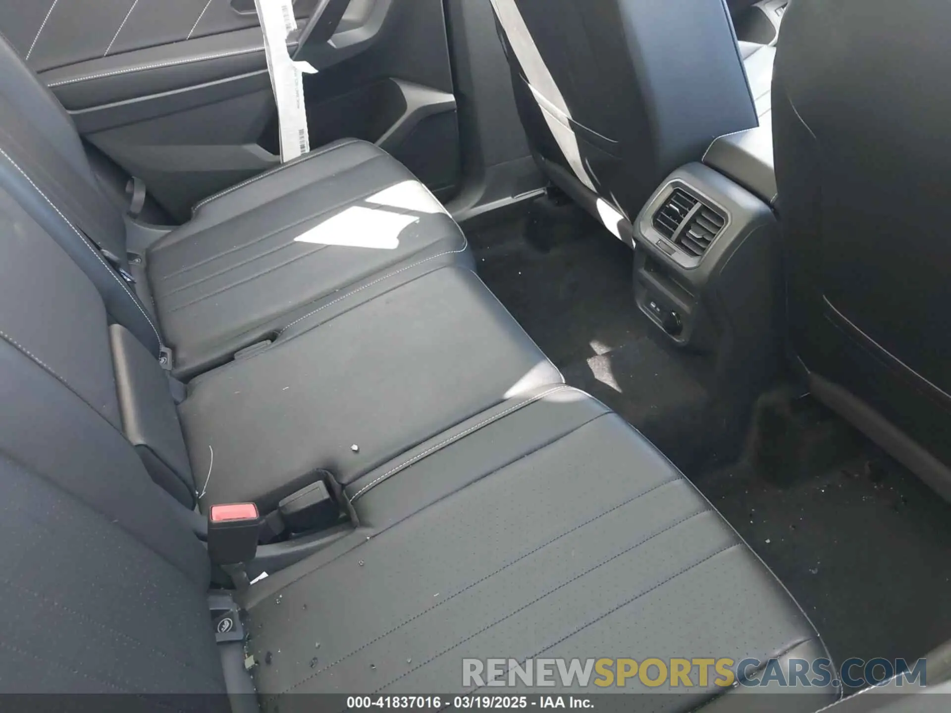 8 Photograph of a damaged car 3VVNB7AX5RM061571 VOLKSWAGEN TIGUAN 2024