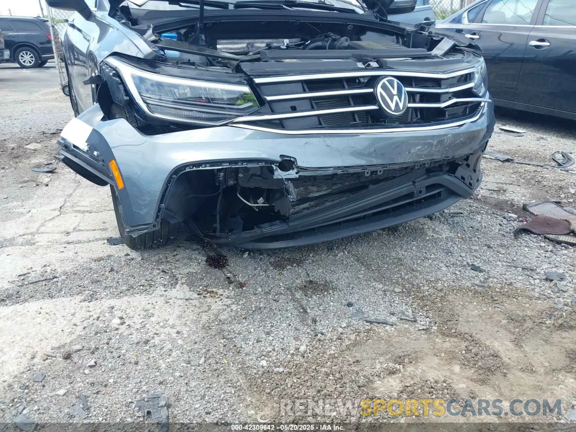 17 Photograph of a damaged car 3VVNB7AX6RM198860 VOLKSWAGEN TIGUAN 2024