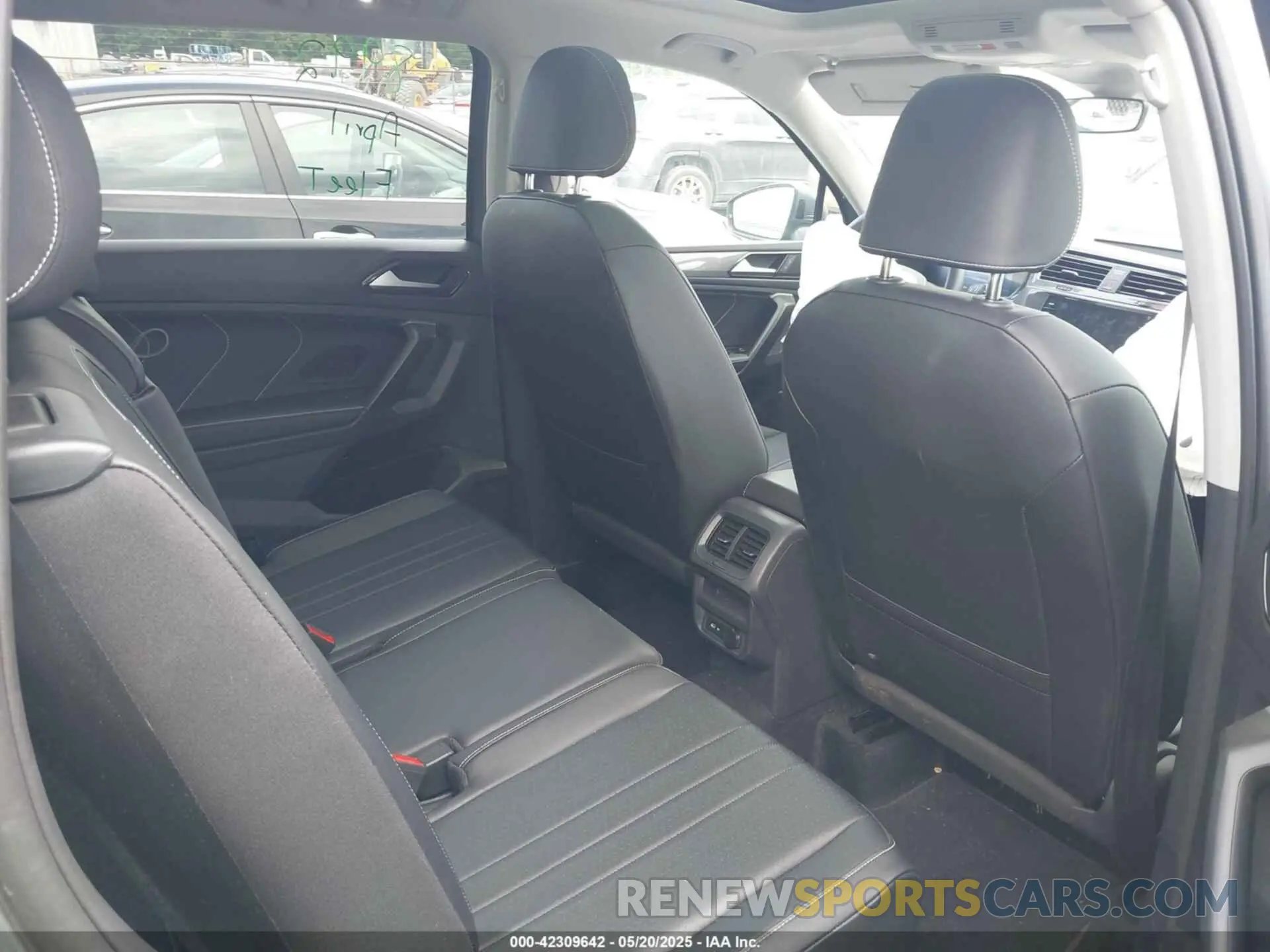8 Photograph of a damaged car 3VVNB7AX6RM198860 VOLKSWAGEN TIGUAN 2024