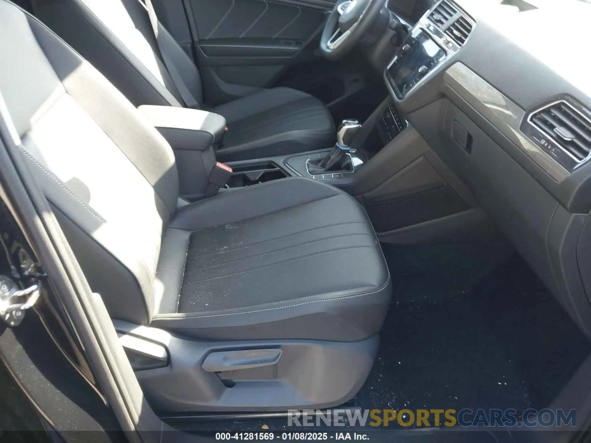 5 Photograph of a damaged car 3VVNB7AX7RM078419 VOLKSWAGEN TIGUAN 2024