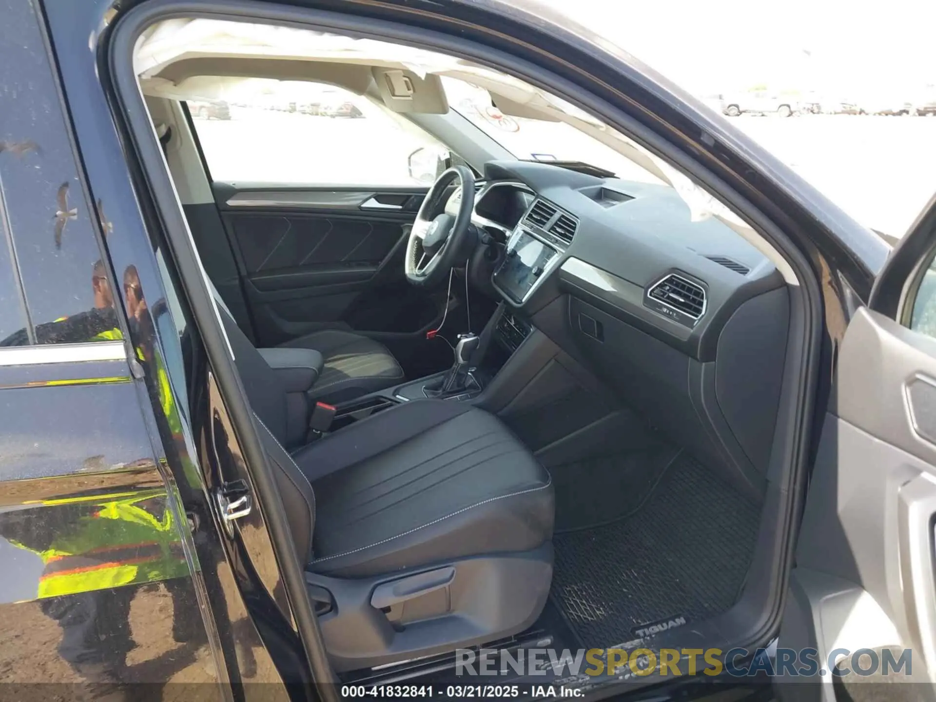 5 Photograph of a damaged car 3VVNB7AXXRM031028 VOLKSWAGEN TIGUAN 2024