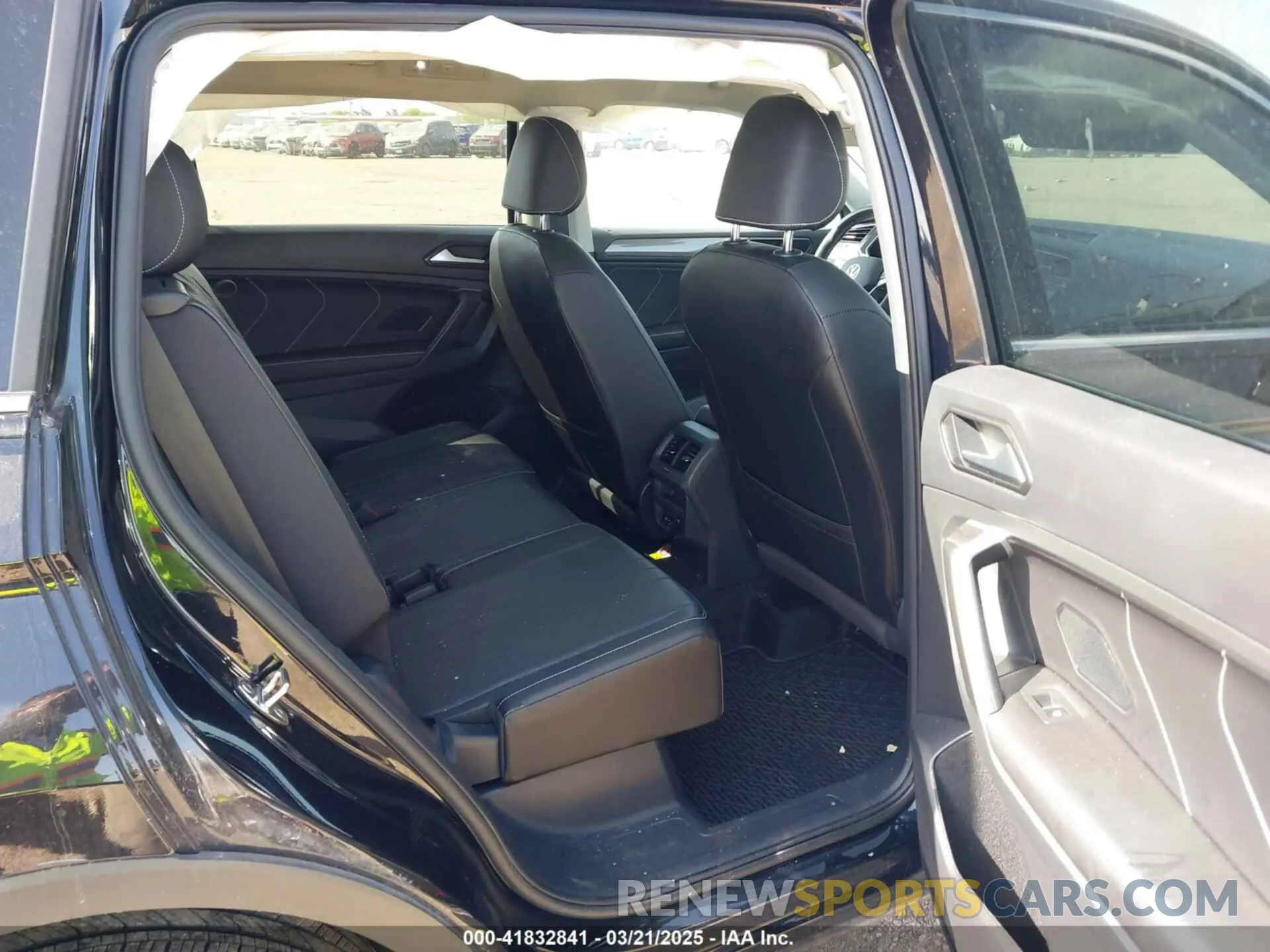8 Photograph of a damaged car 3VVNB7AXXRM031028 VOLKSWAGEN TIGUAN 2024