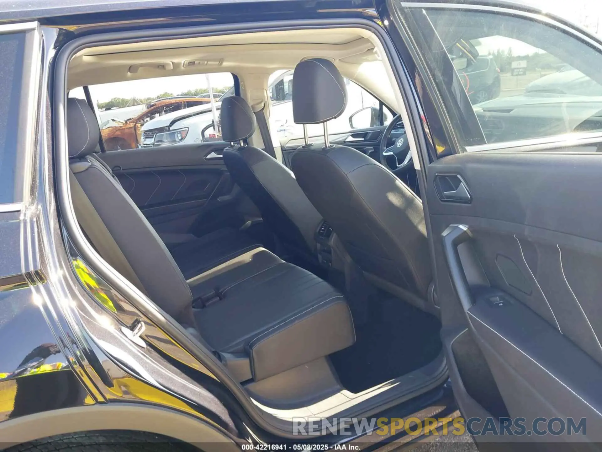 8 Photograph of a damaged car 3VVNB7AXXRM199400 VOLKSWAGEN TIGUAN 2024