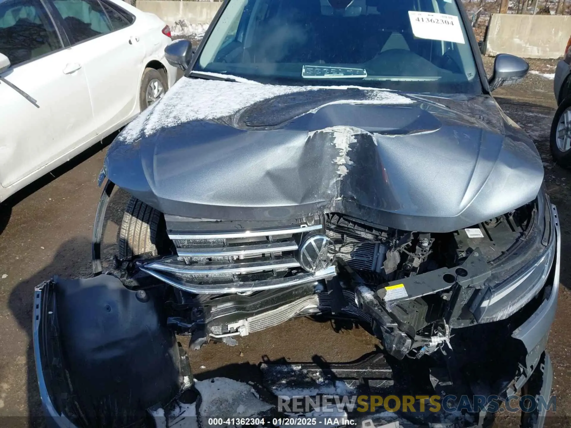 10 Photograph of a damaged car 3VVRB7AX0RM001960 VOLKSWAGEN TIGUAN 2024