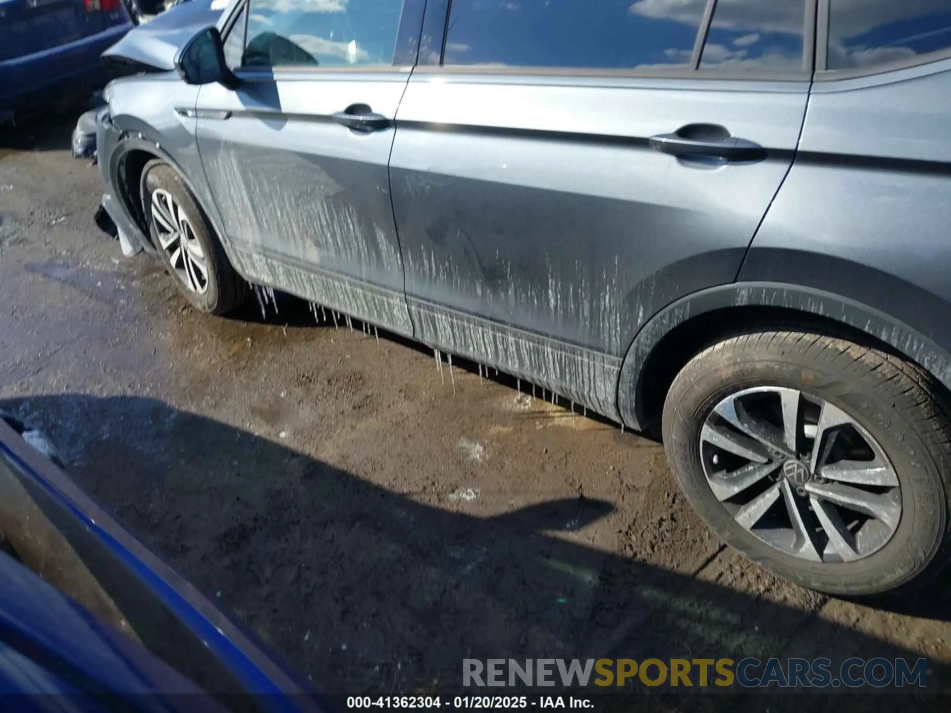 14 Photograph of a damaged car 3VVRB7AX0RM001960 VOLKSWAGEN TIGUAN 2024