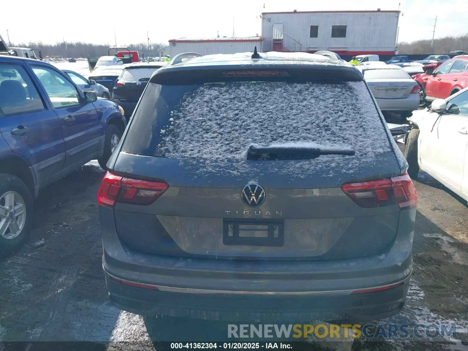 16 Photograph of a damaged car 3VVRB7AX0RM001960 VOLKSWAGEN TIGUAN 2024