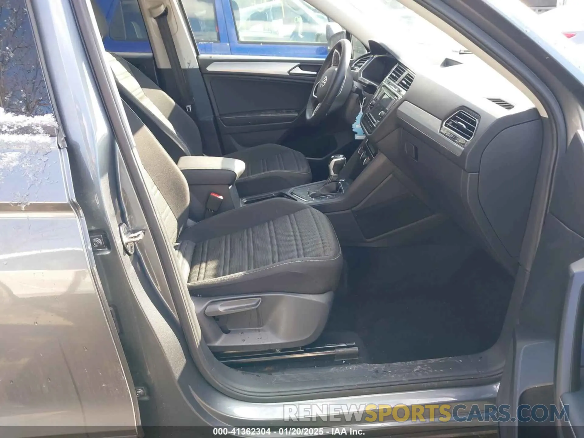5 Photograph of a damaged car 3VVRB7AX0RM001960 VOLKSWAGEN TIGUAN 2024