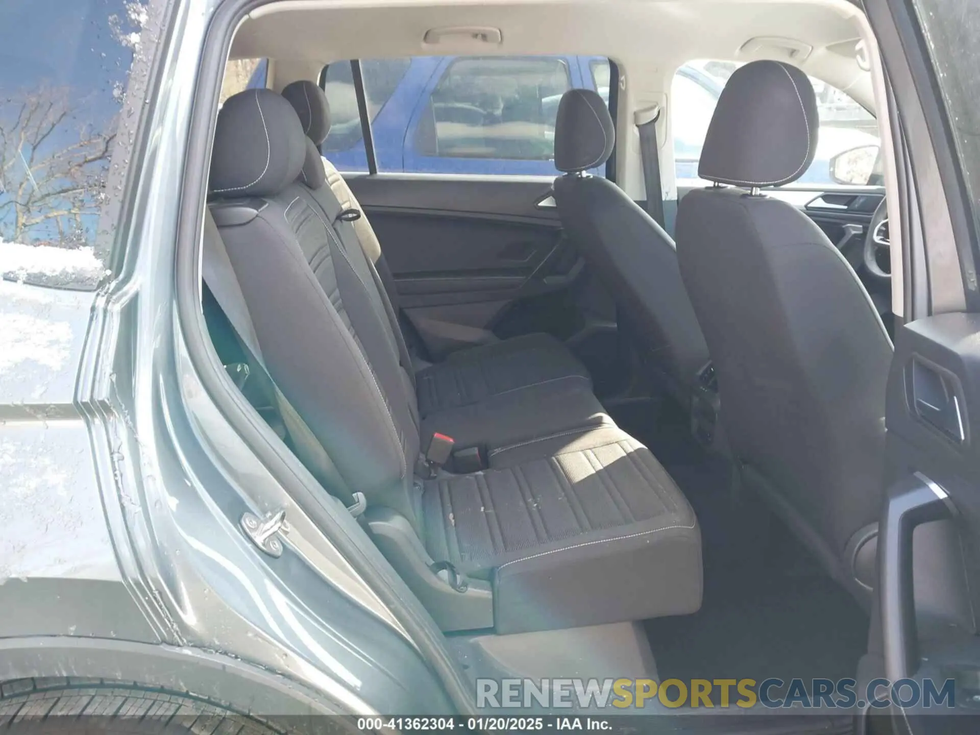 8 Photograph of a damaged car 3VVRB7AX0RM001960 VOLKSWAGEN TIGUAN 2024
