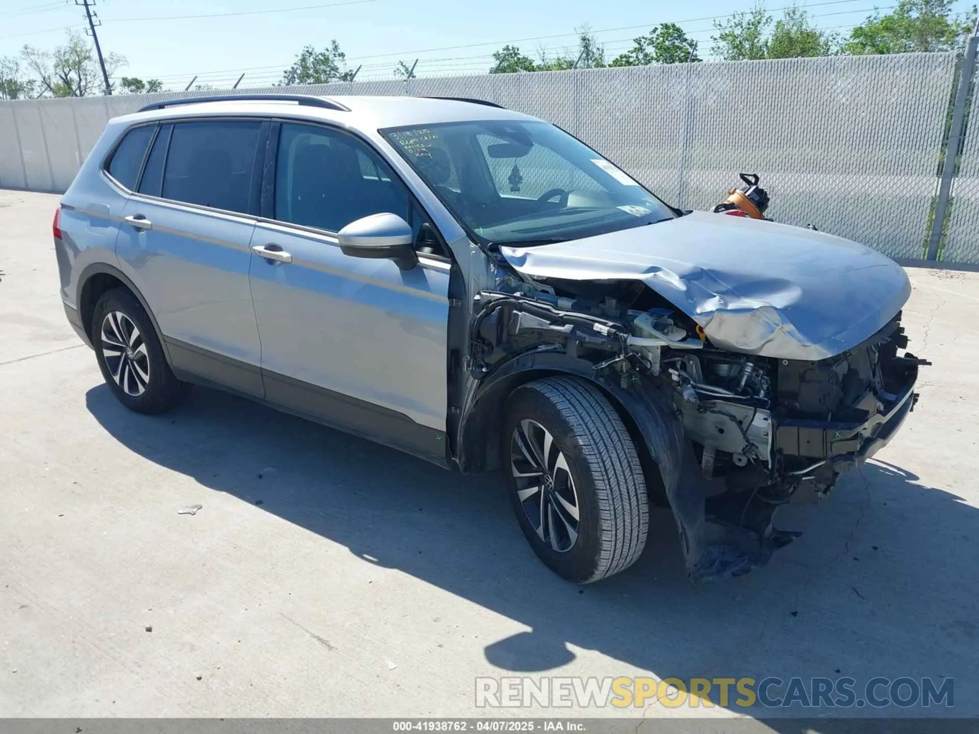 1 Photograph of a damaged car 3VVRB7AX0RM029581 VOLKSWAGEN TIGUAN 2024
