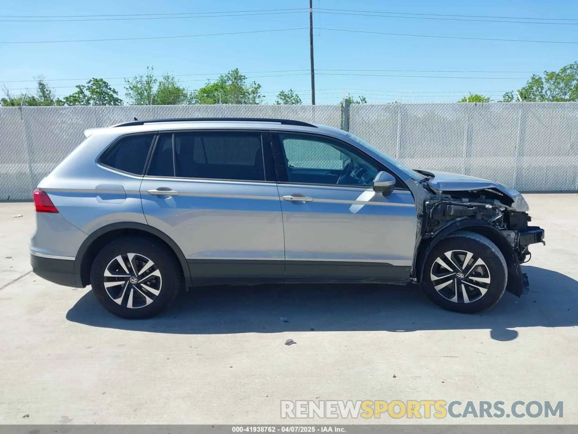 14 Photograph of a damaged car 3VVRB7AX0RM029581 VOLKSWAGEN TIGUAN 2024