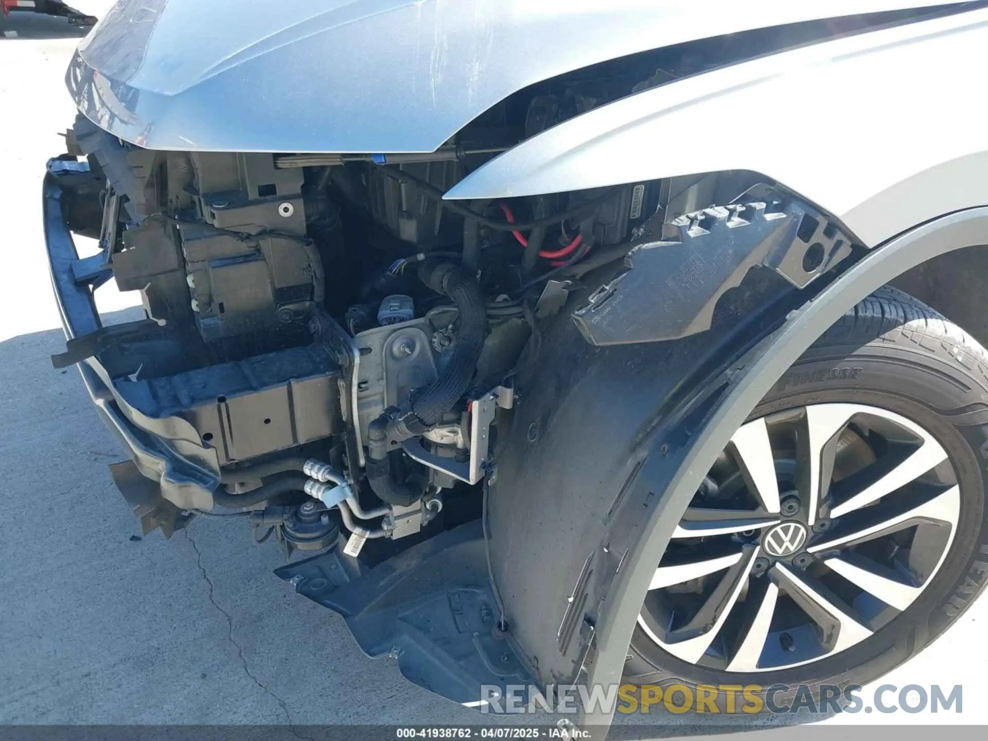 18 Photograph of a damaged car 3VVRB7AX0RM029581 VOLKSWAGEN TIGUAN 2024