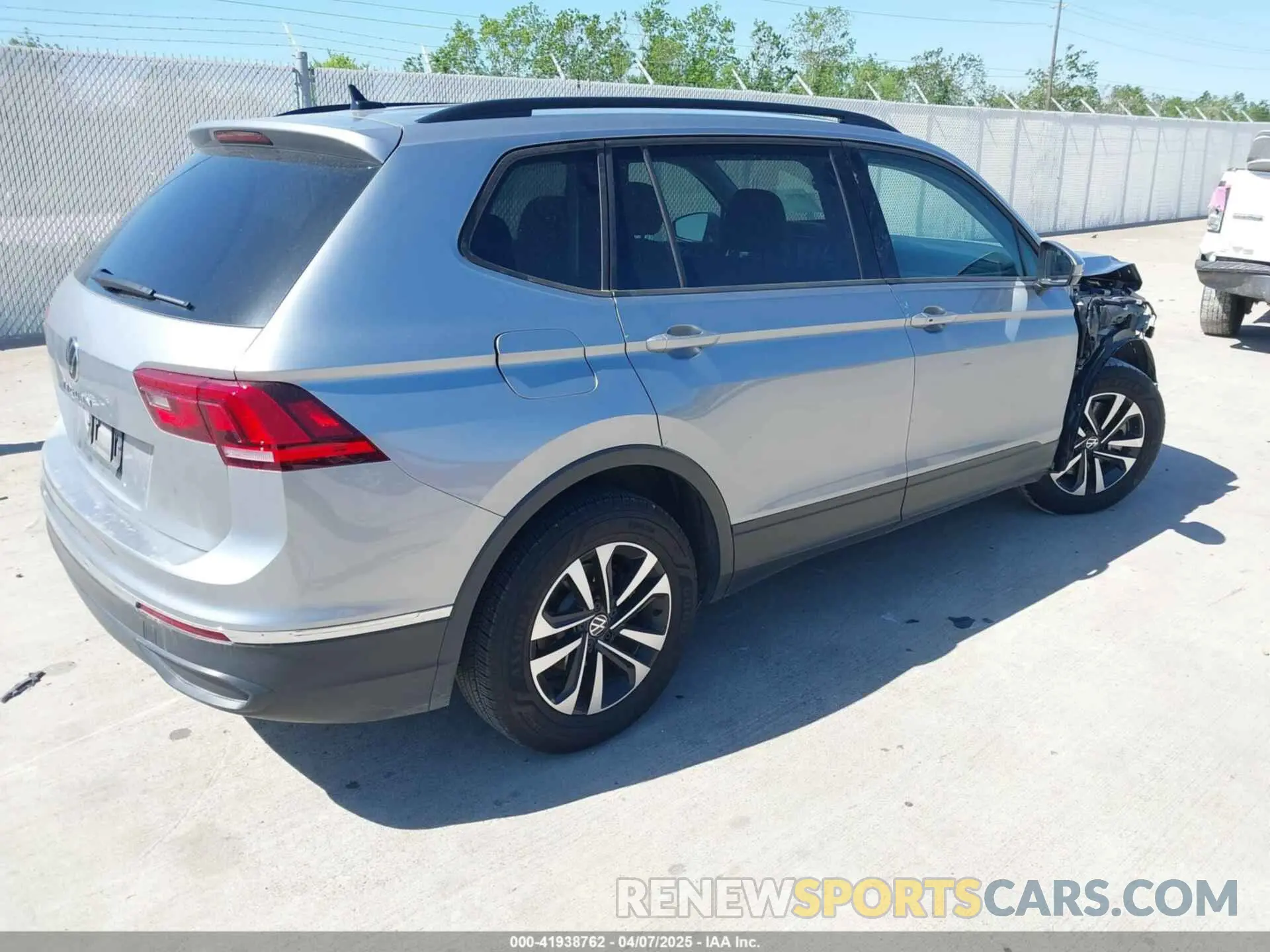 4 Photograph of a damaged car 3VVRB7AX0RM029581 VOLKSWAGEN TIGUAN 2024
