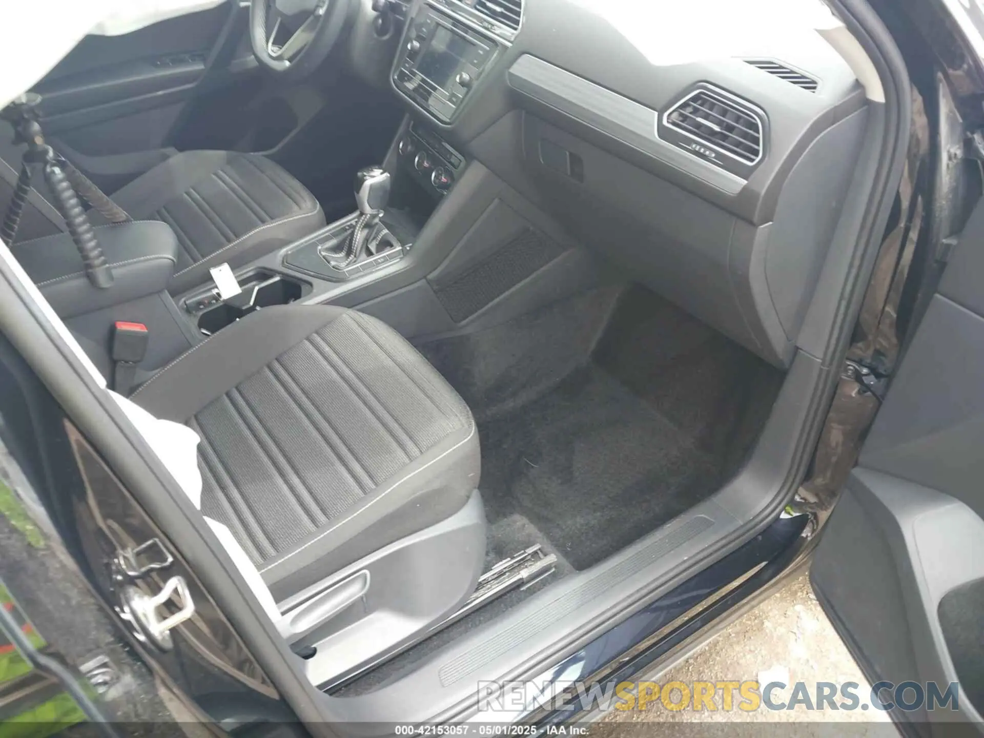 5 Photograph of a damaged car 3VVRB7AX0RM037888 VOLKSWAGEN TIGUAN 2024