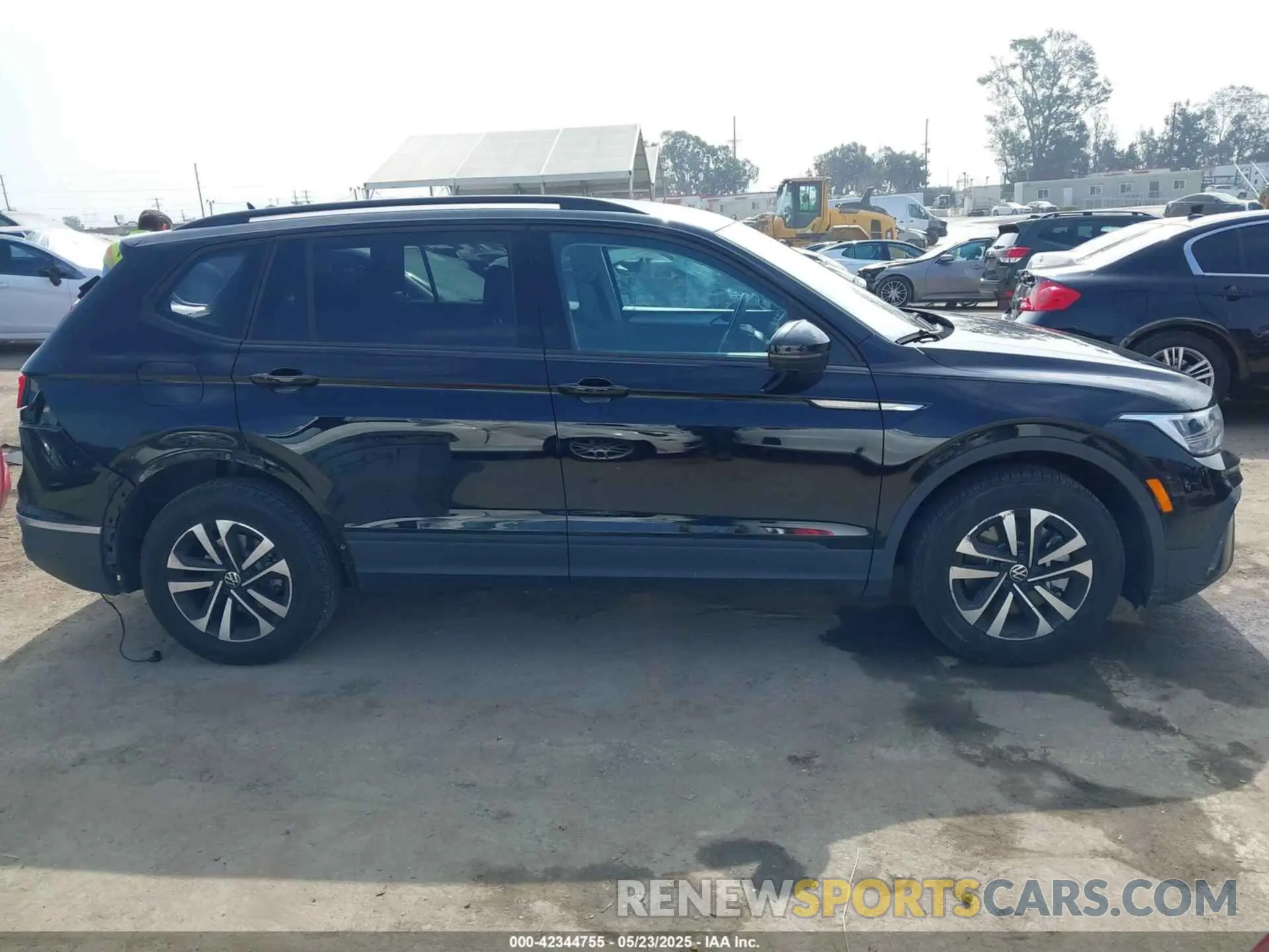 14 Photograph of a damaged car 3VVRB7AX0RM055422 VOLKSWAGEN TIGUAN 2024
