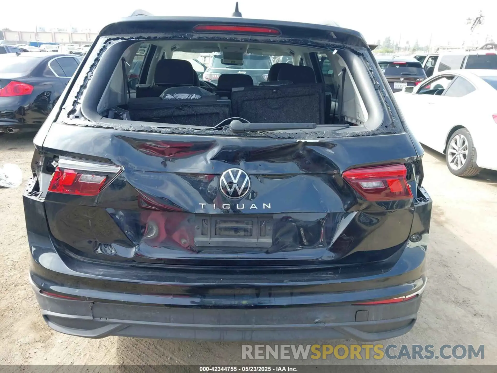 17 Photograph of a damaged car 3VVRB7AX0RM055422 VOLKSWAGEN TIGUAN 2024