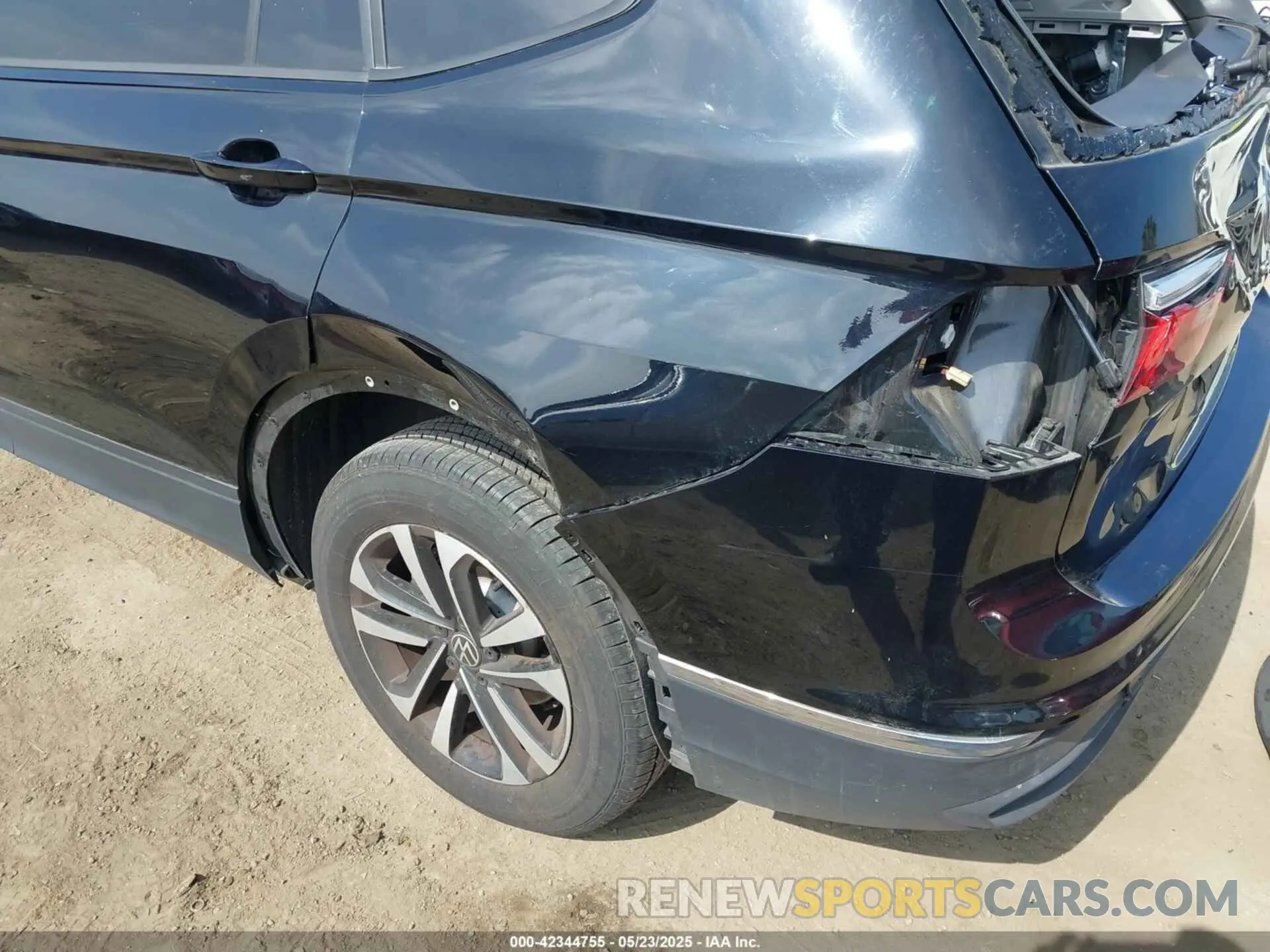 19 Photograph of a damaged car 3VVRB7AX0RM055422 VOLKSWAGEN TIGUAN 2024