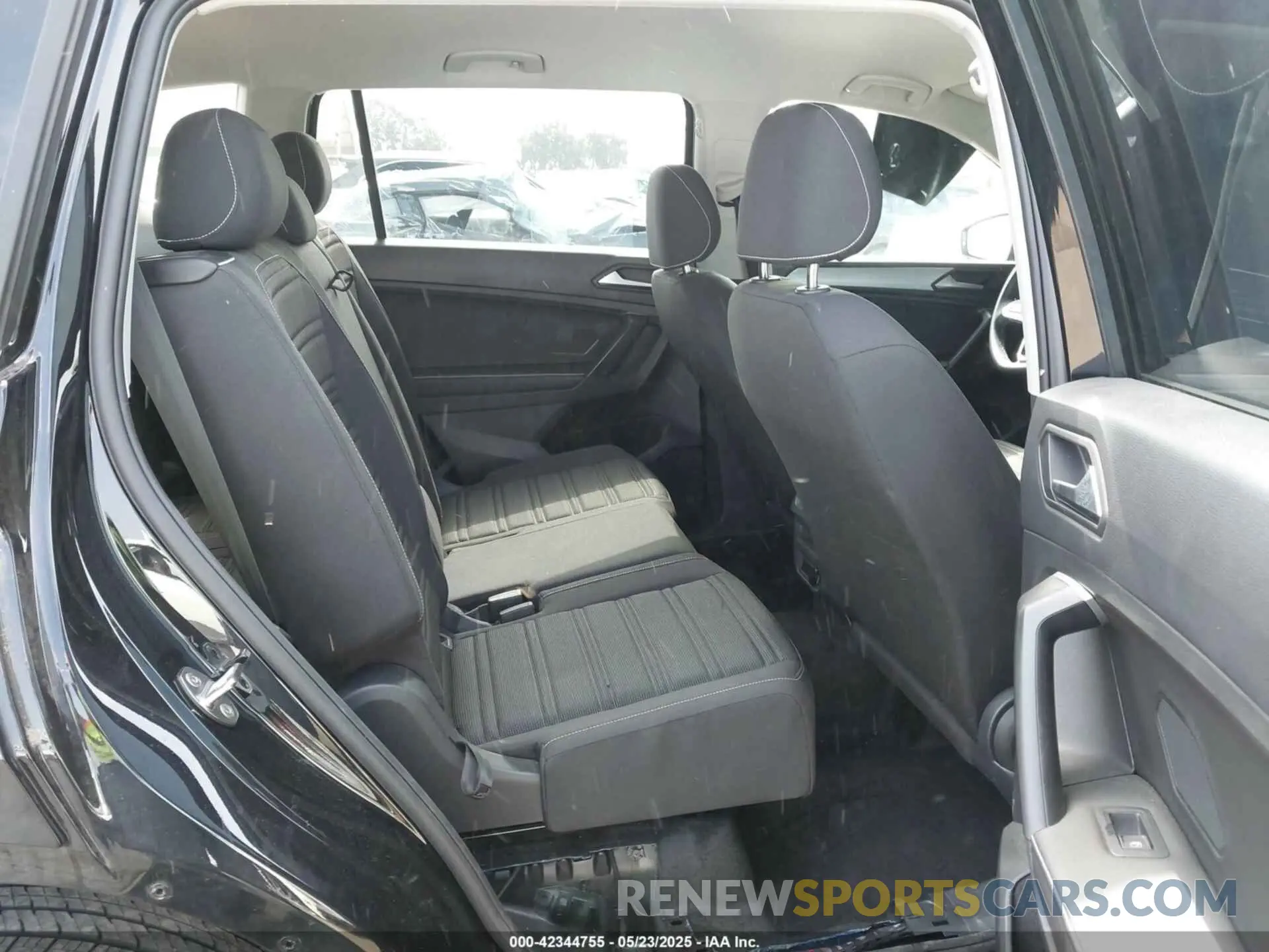8 Photograph of a damaged car 3VVRB7AX0RM055422 VOLKSWAGEN TIGUAN 2024