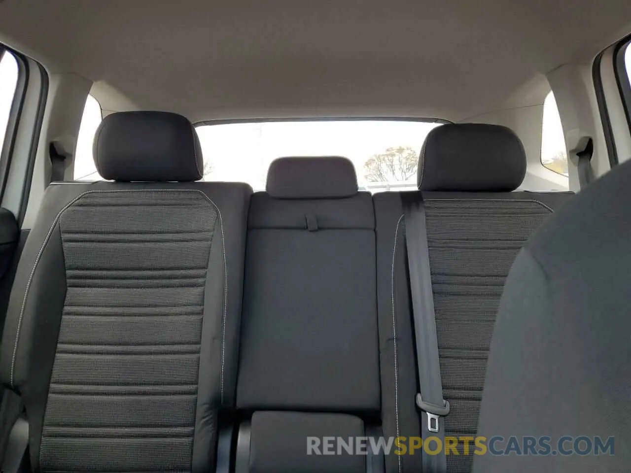 10 Photograph of a damaged car 3VVRB7AX0RM068557 VOLKSWAGEN TIGUAN 2024