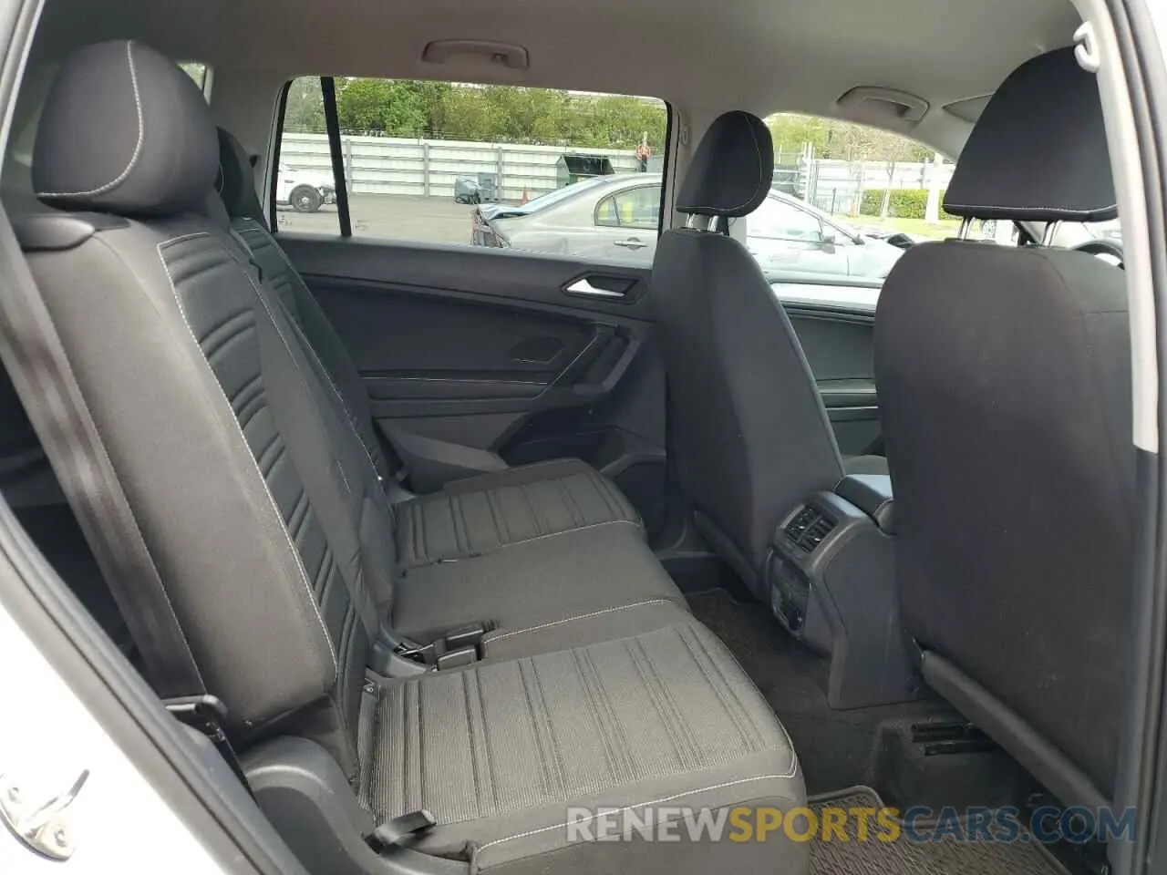 11 Photograph of a damaged car 3VVRB7AX0RM068557 VOLKSWAGEN TIGUAN 2024