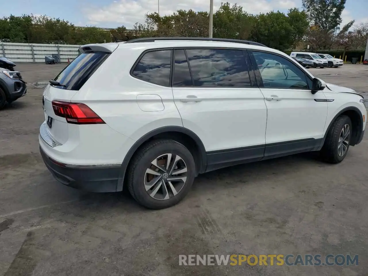 3 Photograph of a damaged car 3VVRB7AX0RM068557 VOLKSWAGEN TIGUAN 2024