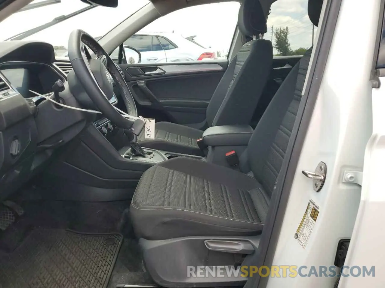 7 Photograph of a damaged car 3VVRB7AX0RM068557 VOLKSWAGEN TIGUAN 2024