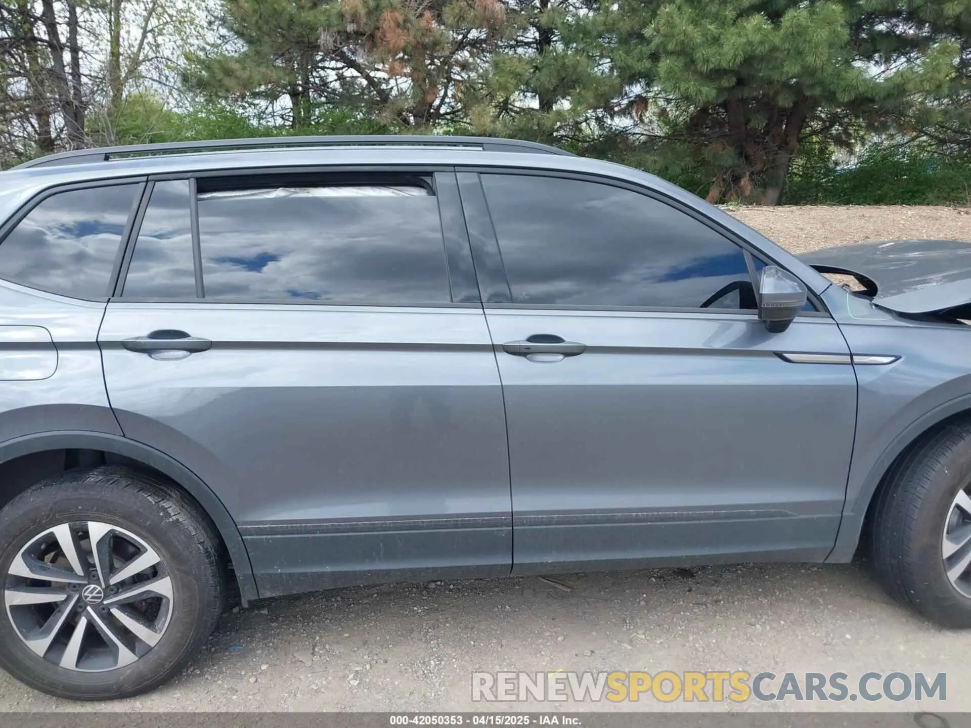12 Photograph of a damaged car 3VVRB7AX0RM100410 VOLKSWAGEN TIGUAN 2024