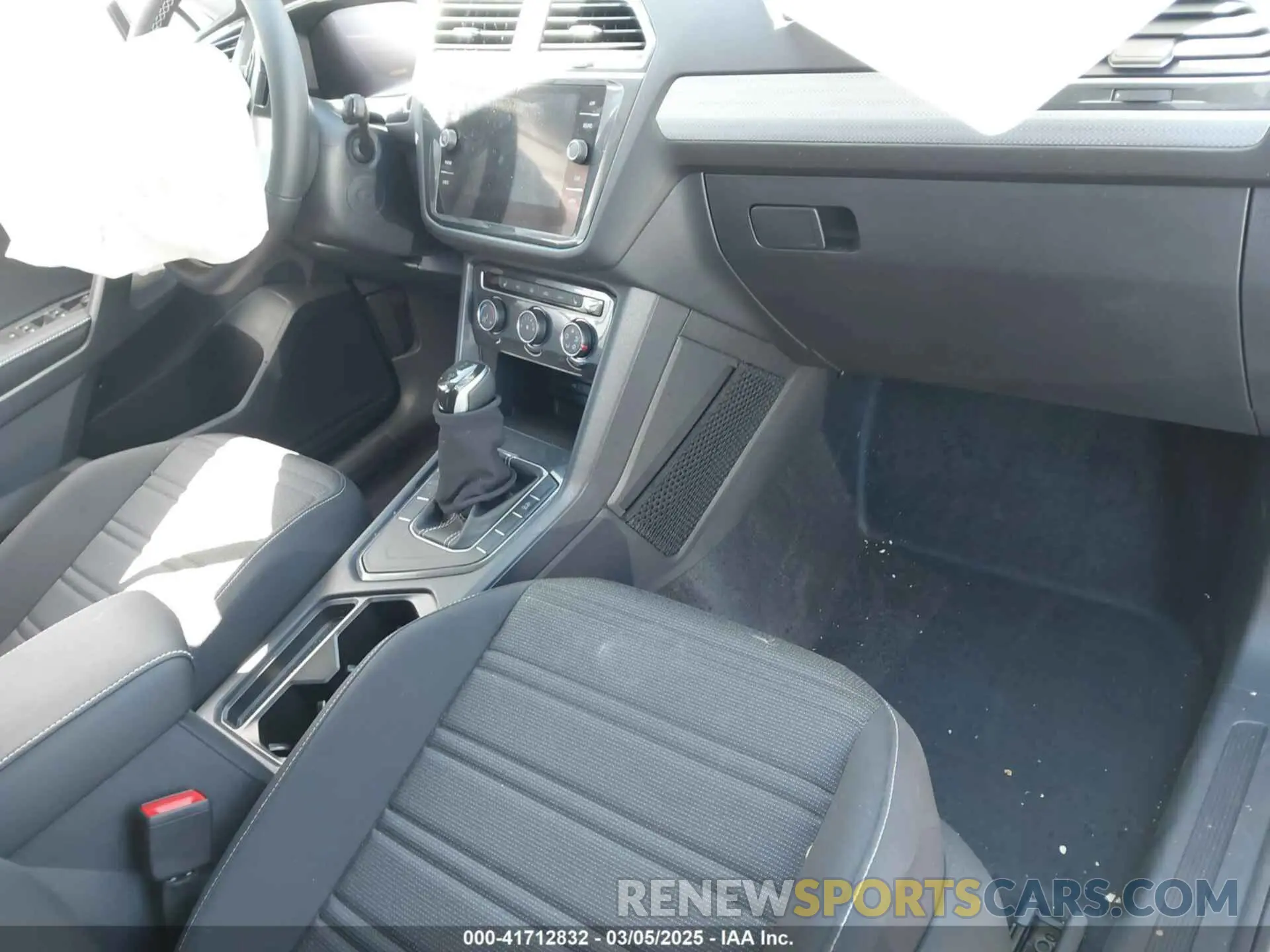 5 Photograph of a damaged car 3VVRB7AX0RM228680 VOLKSWAGEN TIGUAN 2024