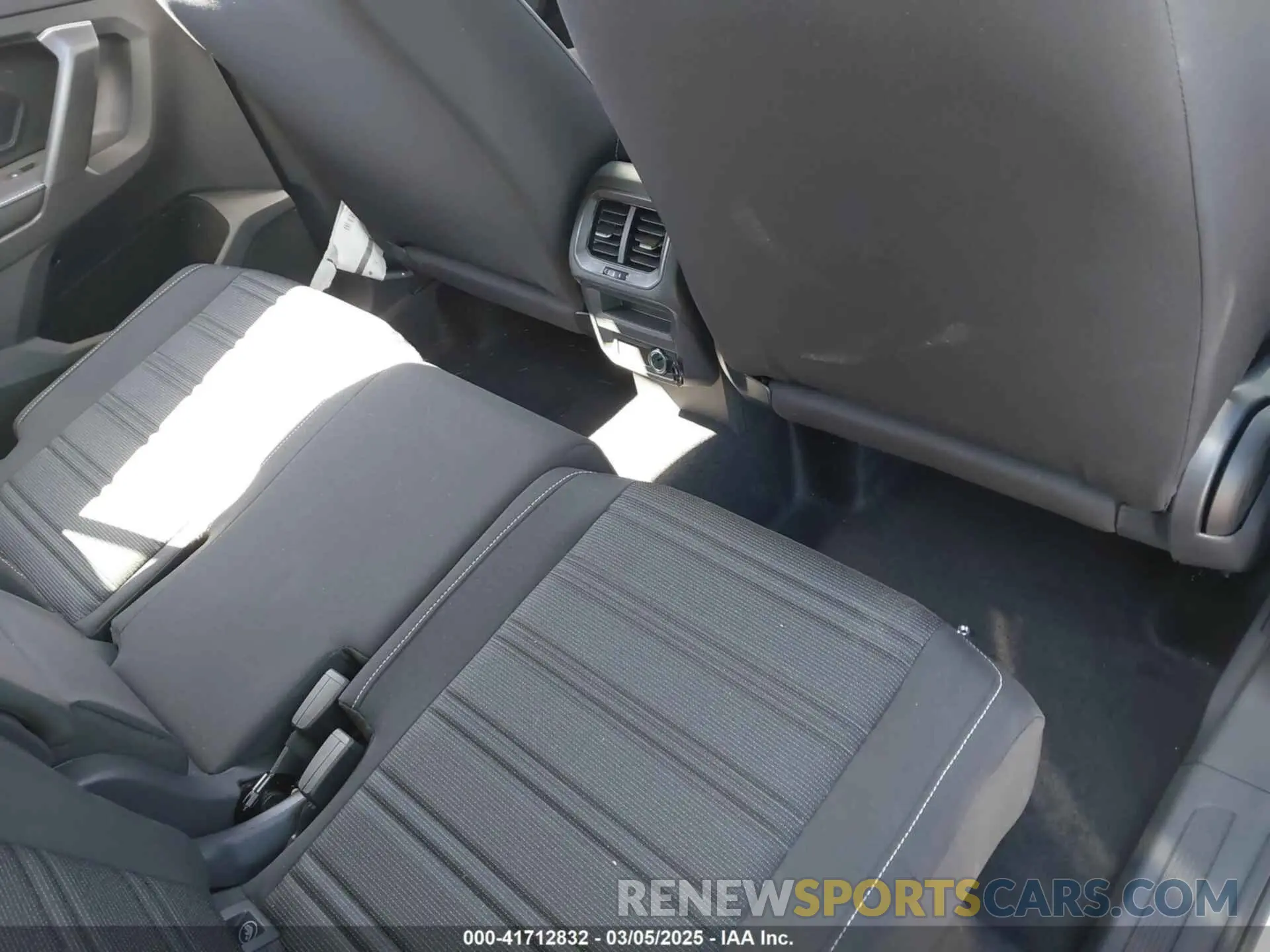 8 Photograph of a damaged car 3VVRB7AX0RM228680 VOLKSWAGEN TIGUAN 2024