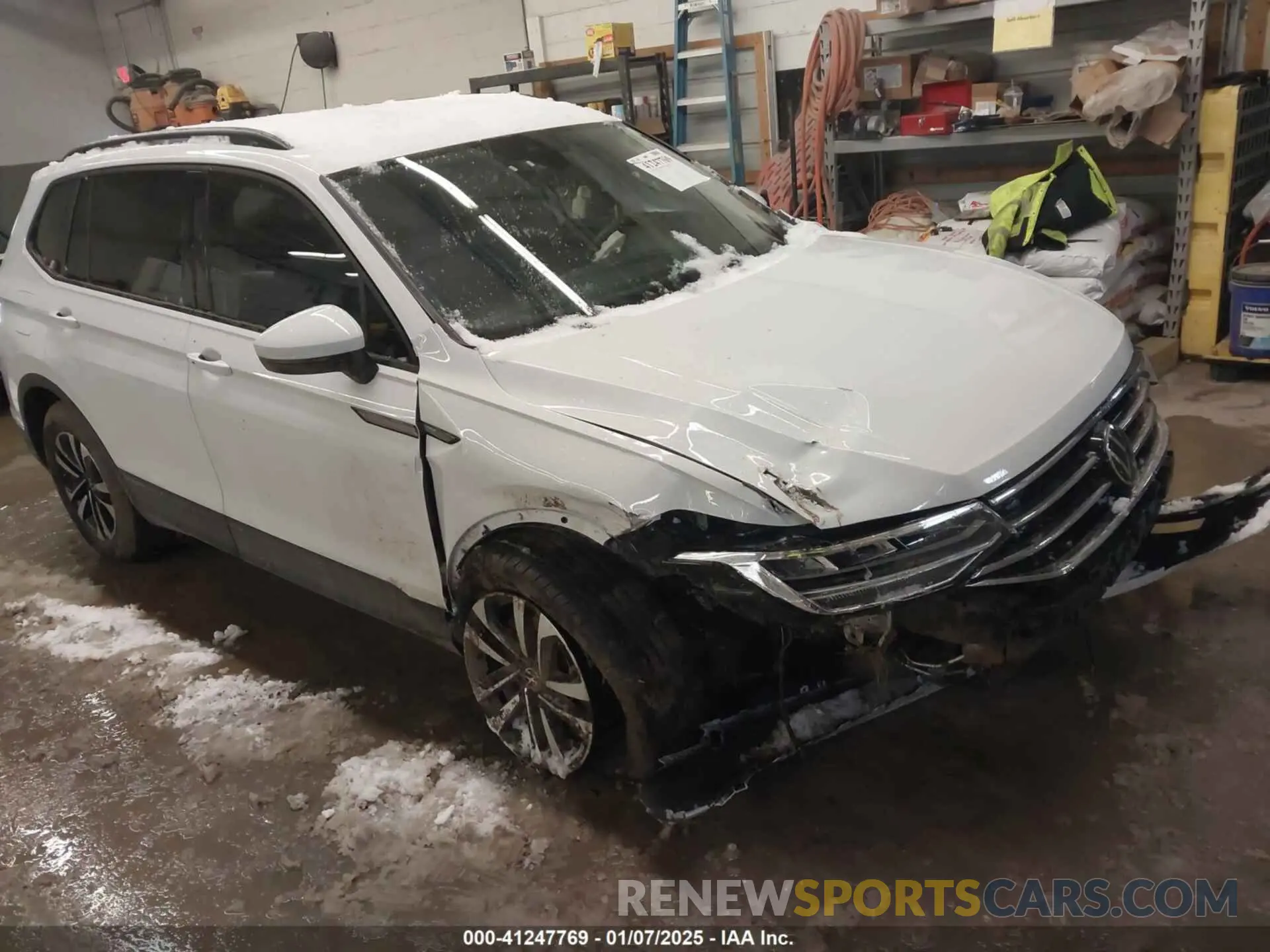 1 Photograph of a damaged car 3VVRB7AX1RM050617 VOLKSWAGEN TIGUAN 2024