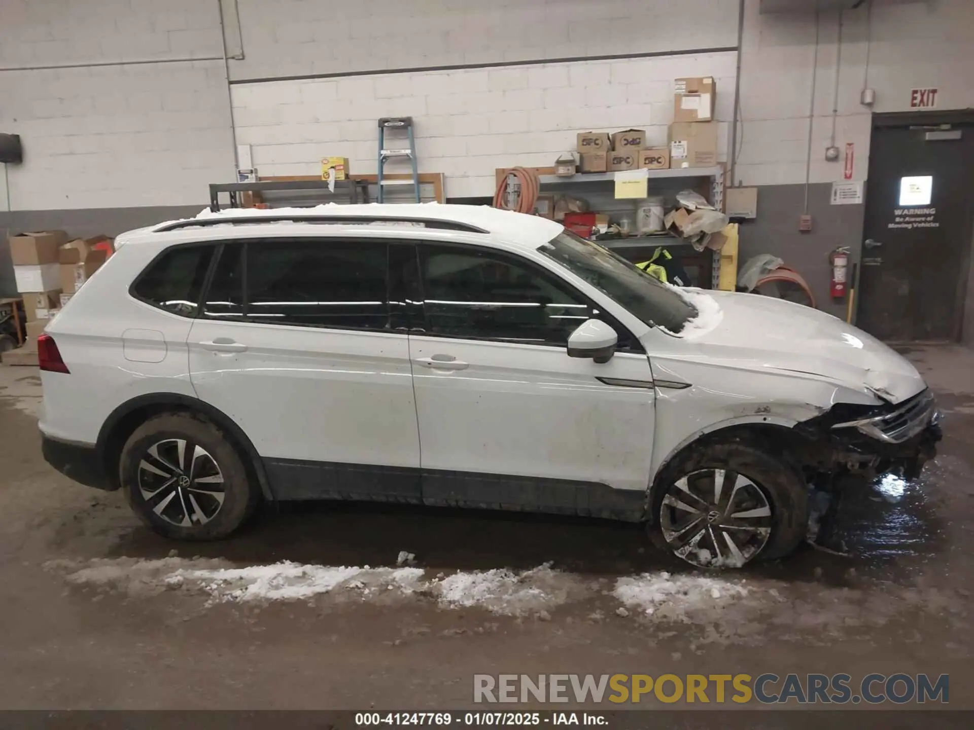 14 Photograph of a damaged car 3VVRB7AX1RM050617 VOLKSWAGEN TIGUAN 2024