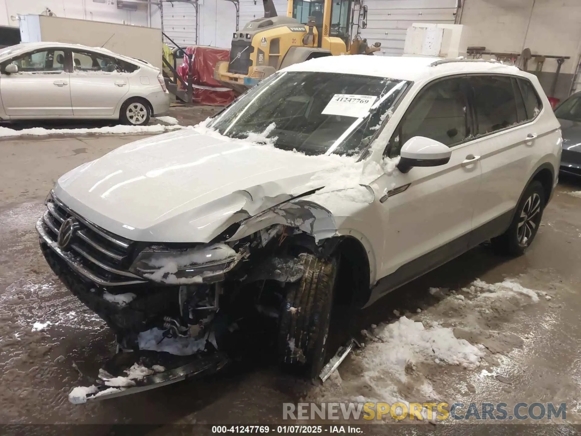 2 Photograph of a damaged car 3VVRB7AX1RM050617 VOLKSWAGEN TIGUAN 2024