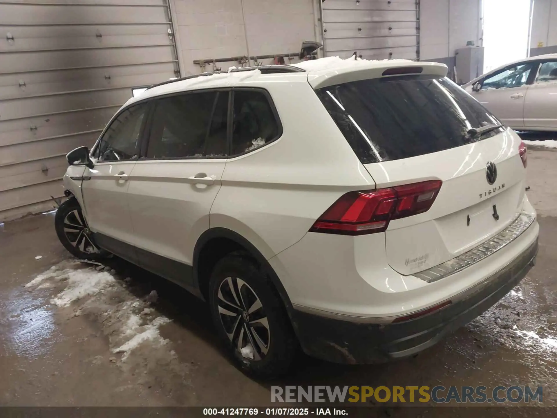 3 Photograph of a damaged car 3VVRB7AX1RM050617 VOLKSWAGEN TIGUAN 2024