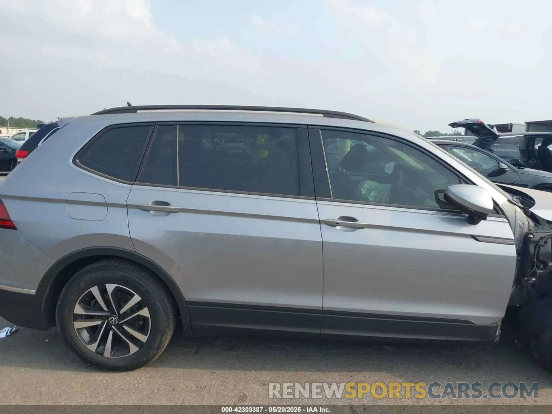 13 Photograph of a damaged car 3VVRB7AX2RM185718 VOLKSWAGEN TIGUAN 2024