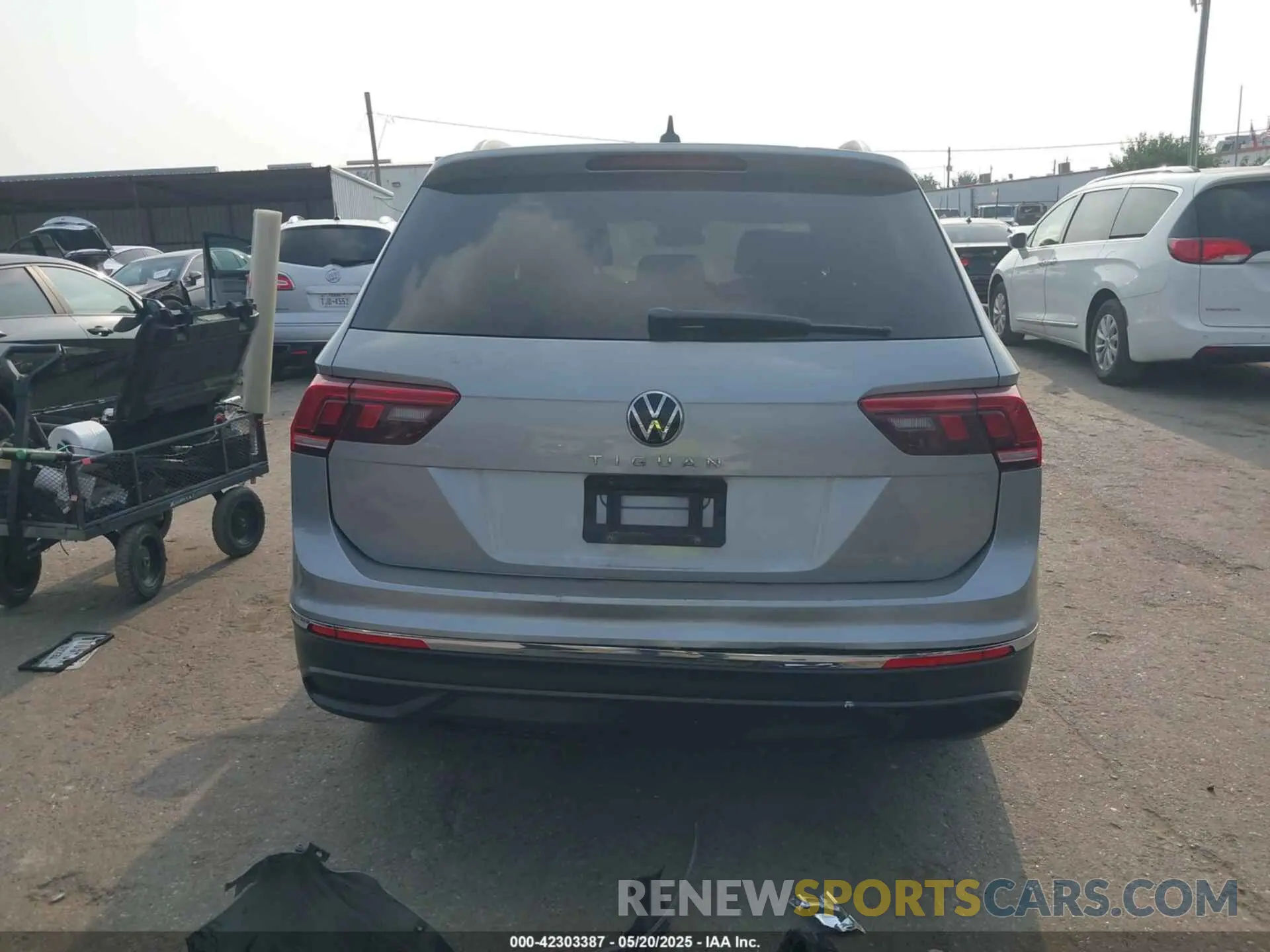 16 Photograph of a damaged car 3VVRB7AX2RM185718 VOLKSWAGEN TIGUAN 2024