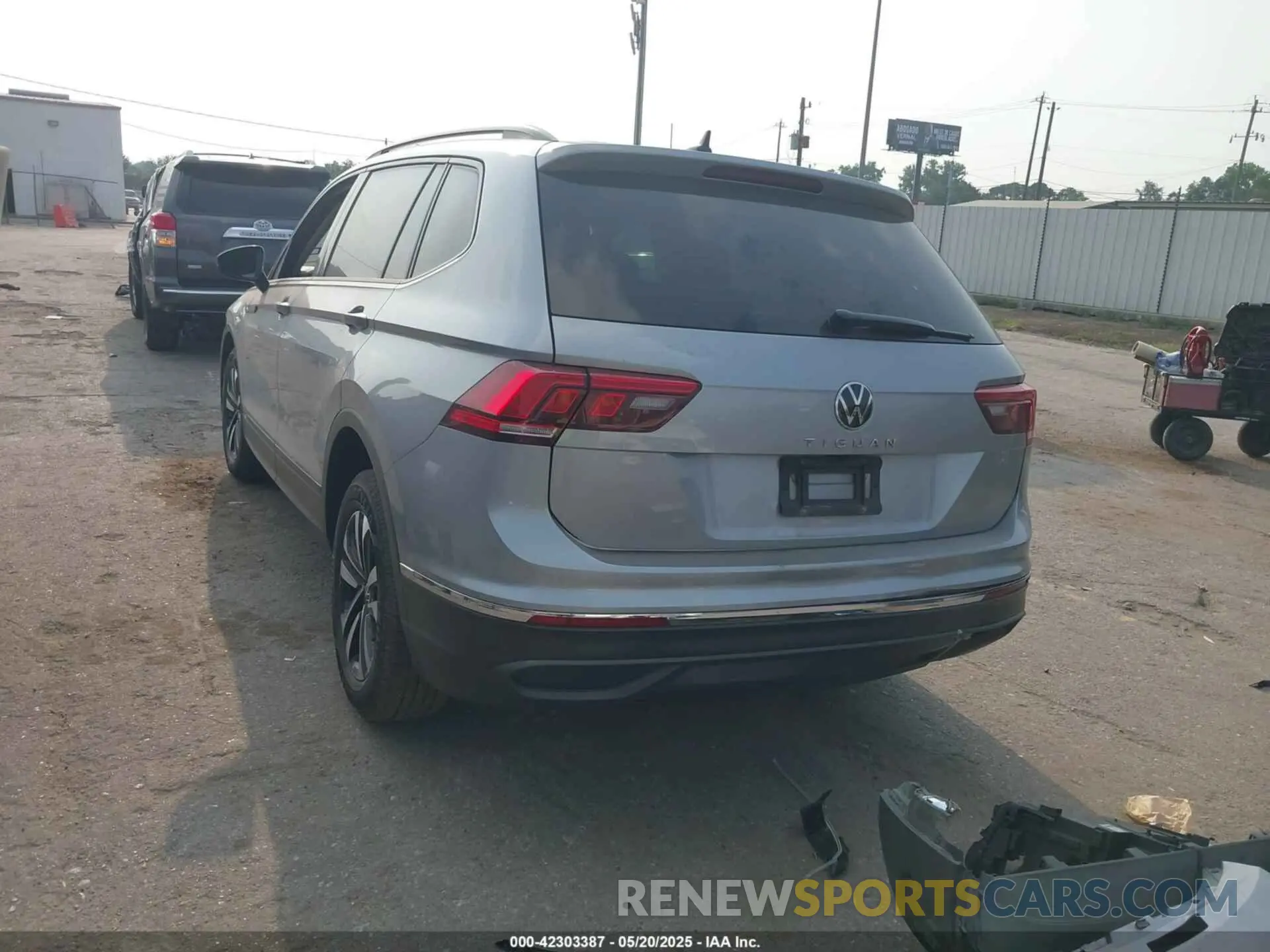 3 Photograph of a damaged car 3VVRB7AX2RM185718 VOLKSWAGEN TIGUAN 2024